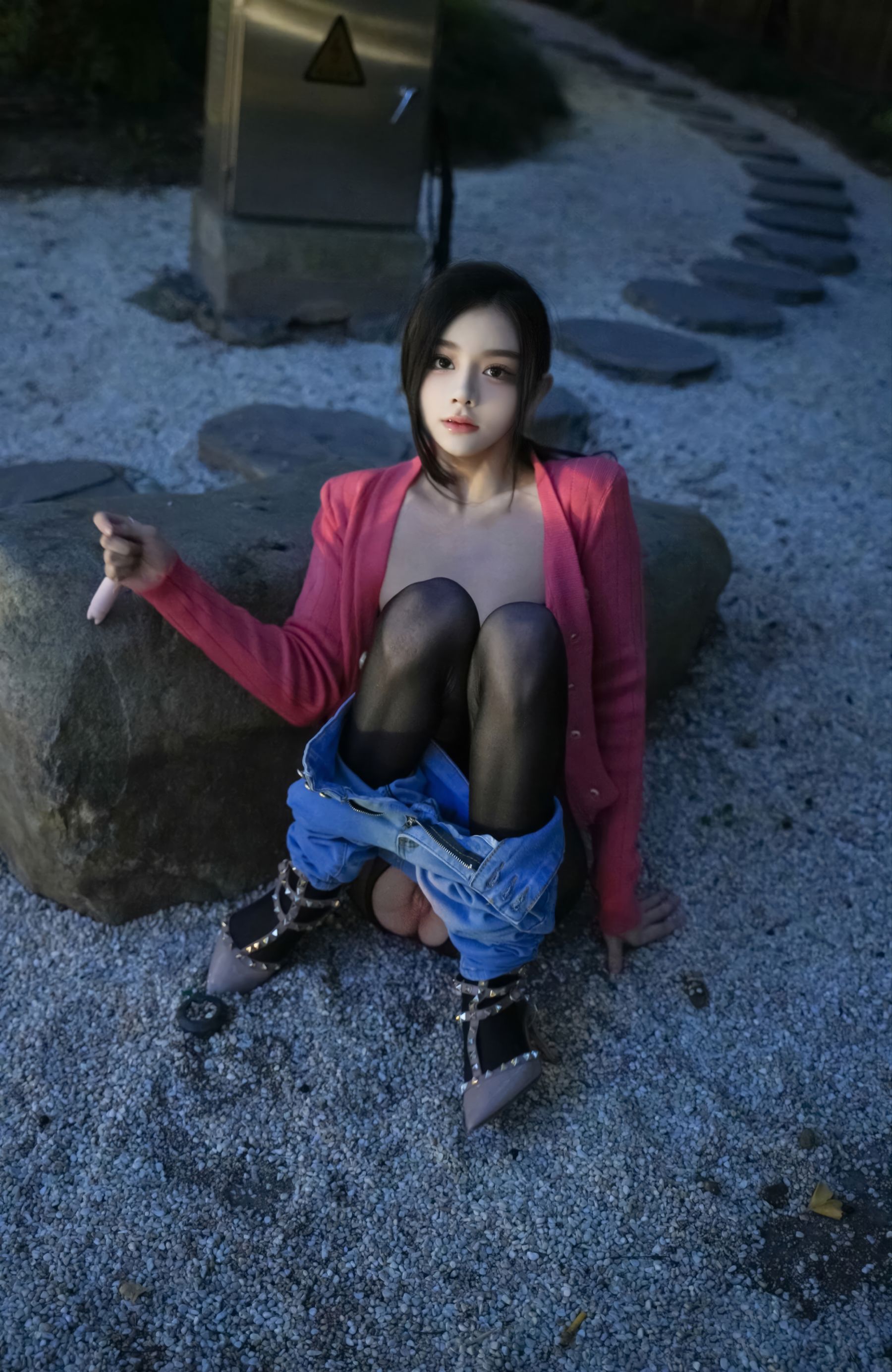 龙雪儿 - 灰色瑜伽服