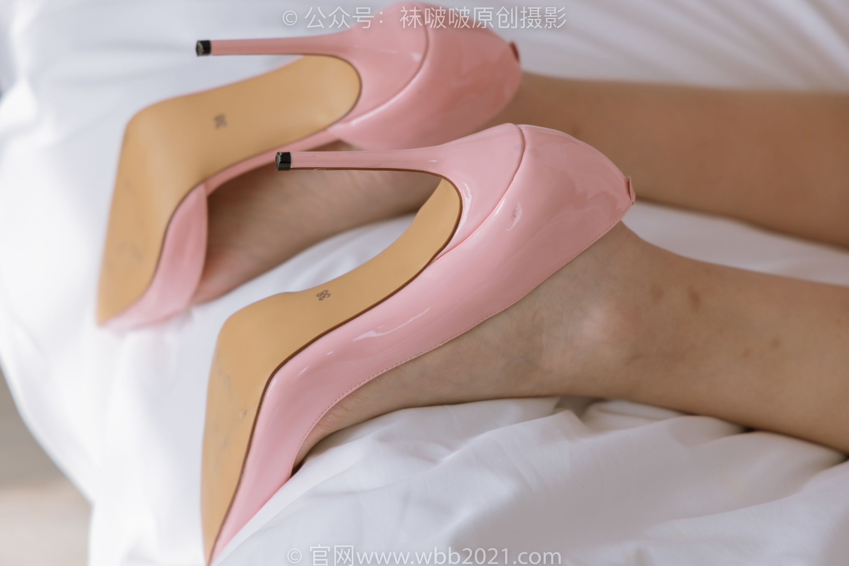 BoBoSocks袜啵啵 No.348 小甜豆 -两双高跟鞋、厚白丝大腿袜、裸足