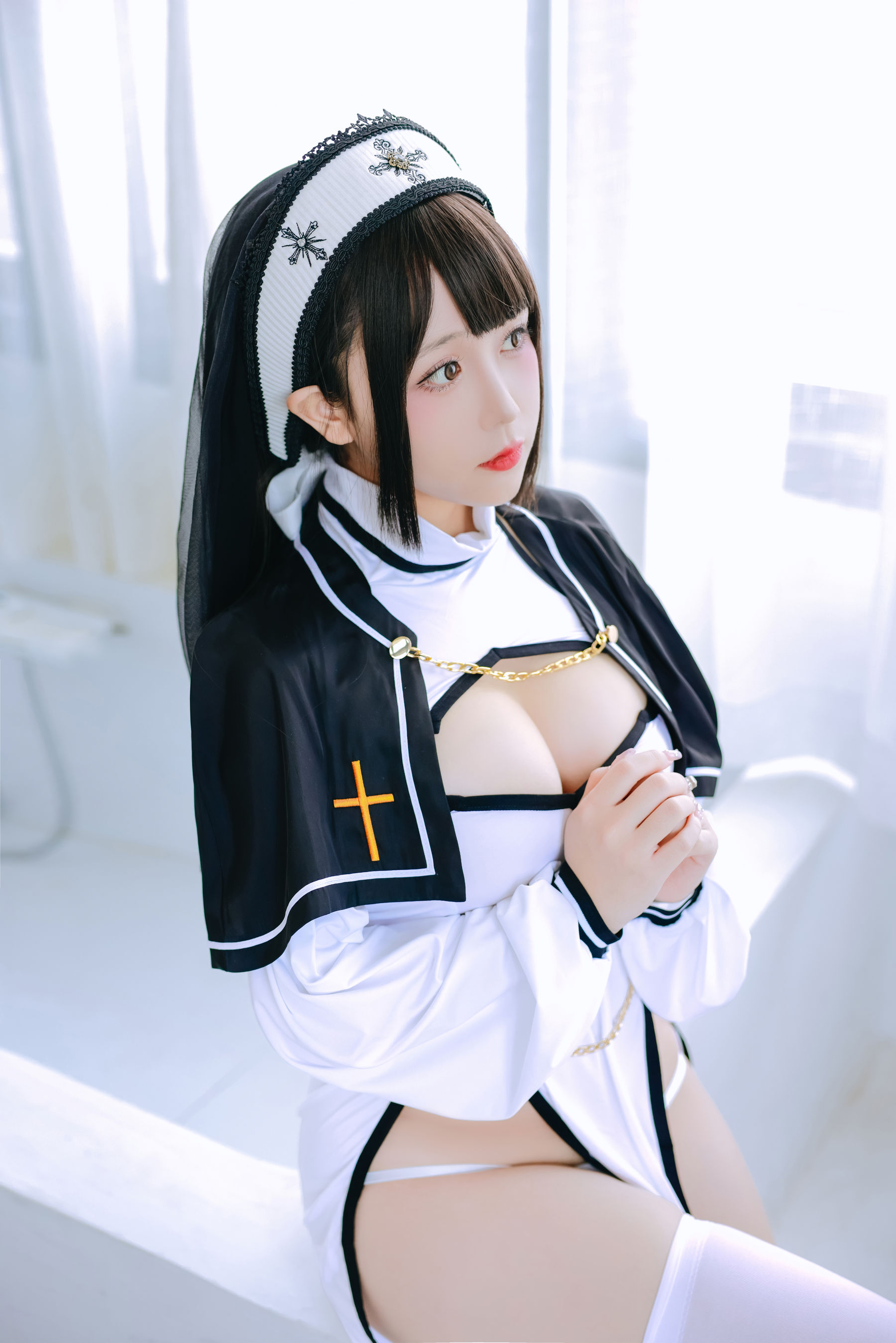 Cosplay 日奈娇 - 圣洁修女