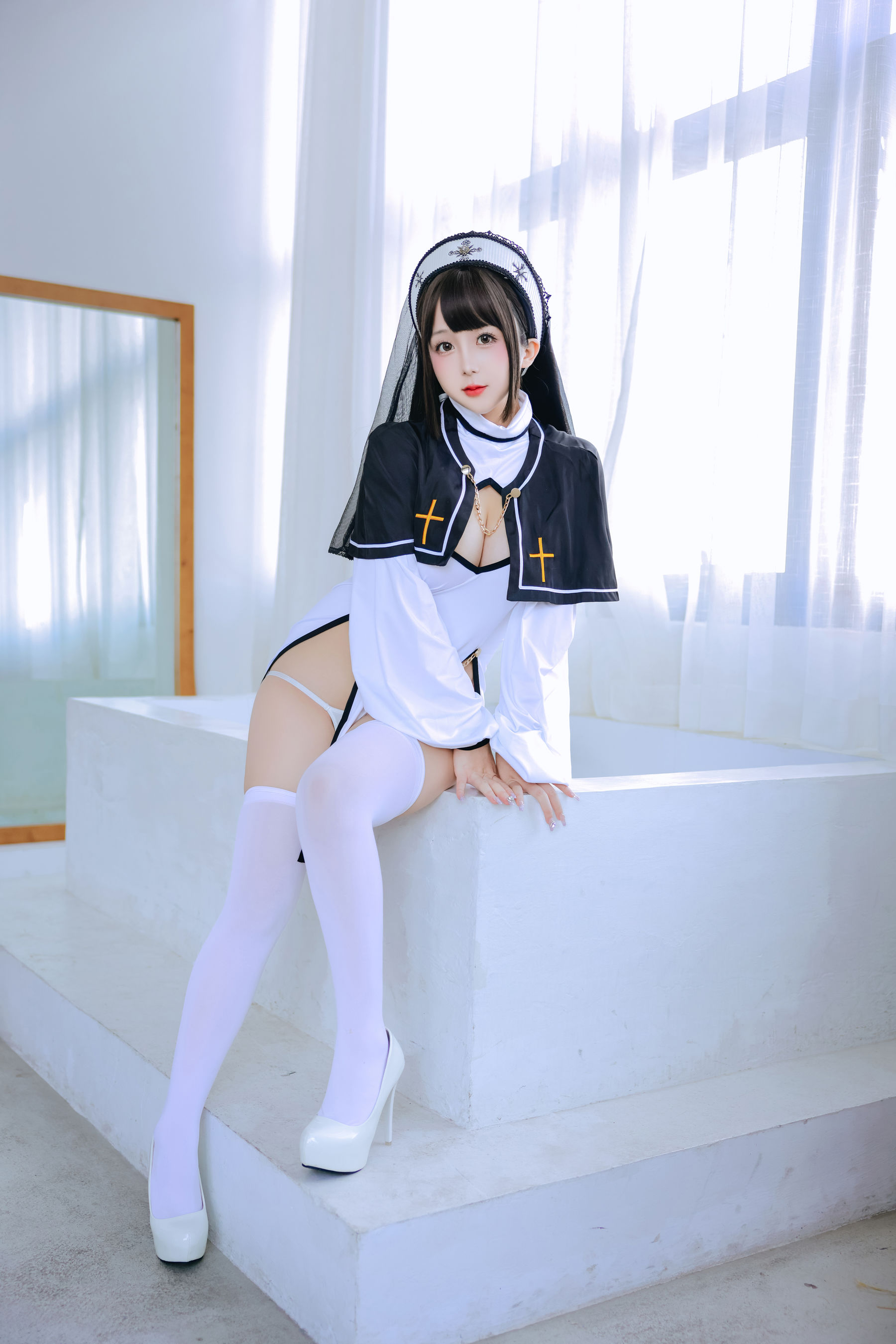 Cosplay 日奈娇 - 圣洁修女