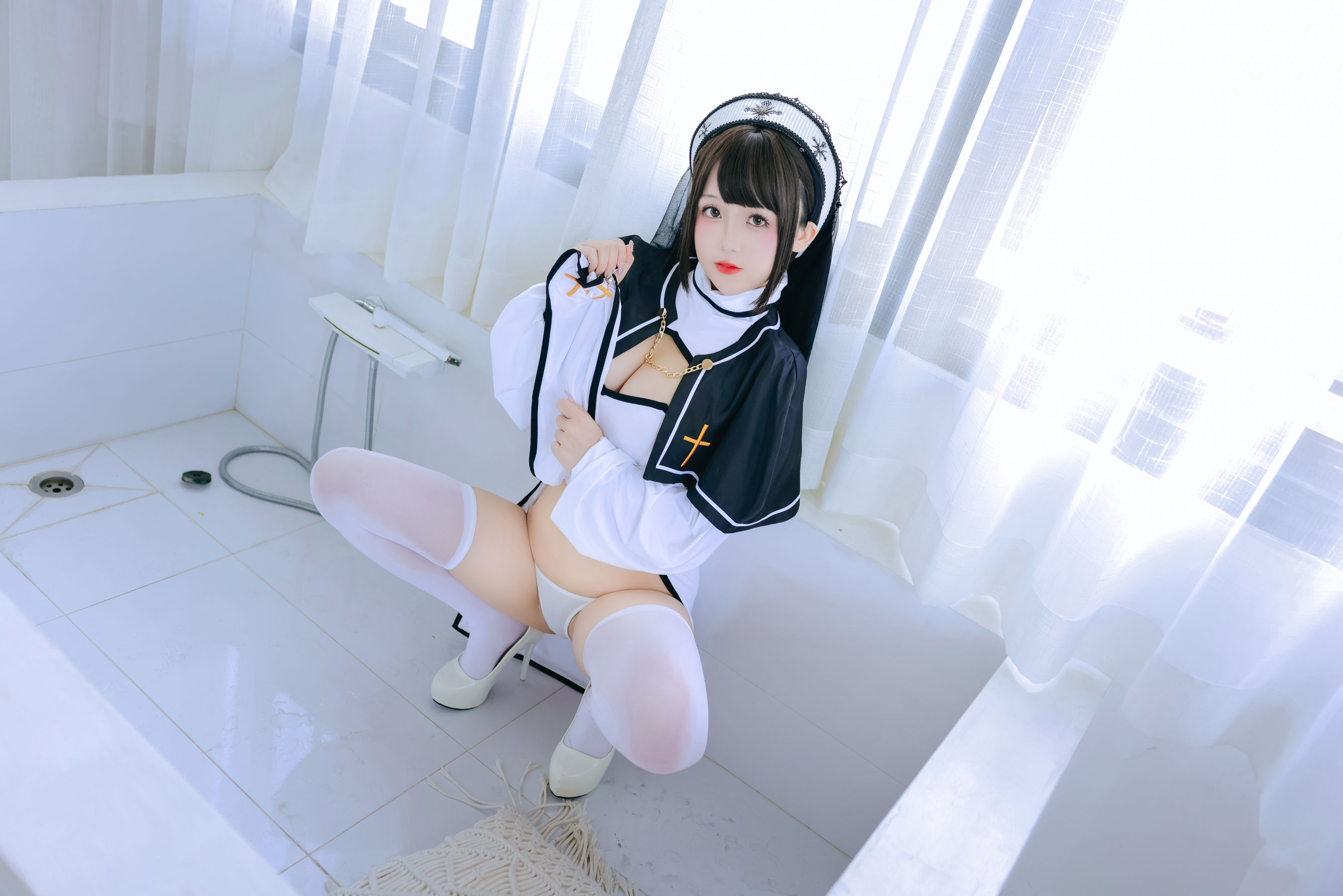 Cosplay 日奈娇 - 圣洁修女