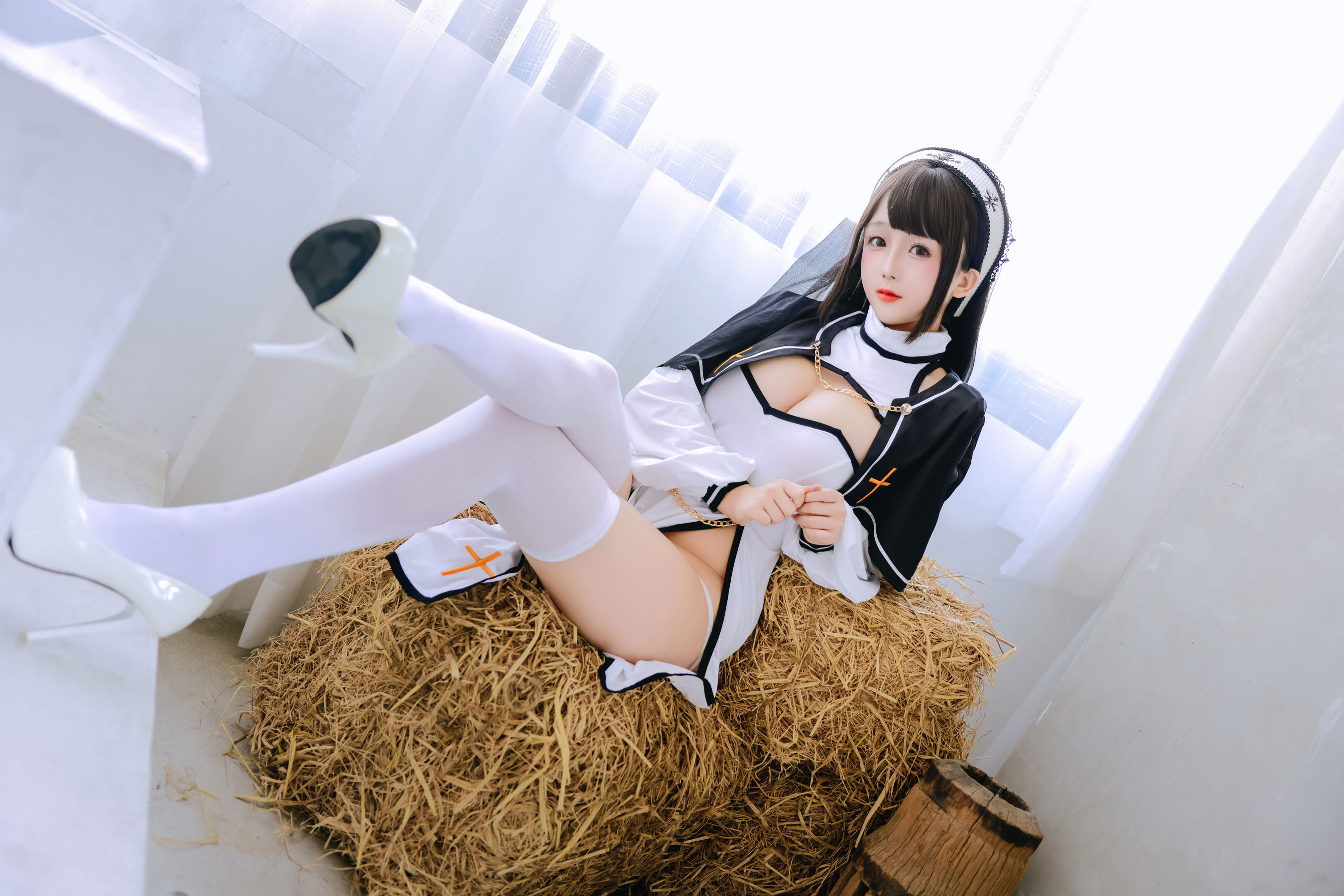 Cosplay 日奈娇 - 圣洁修女