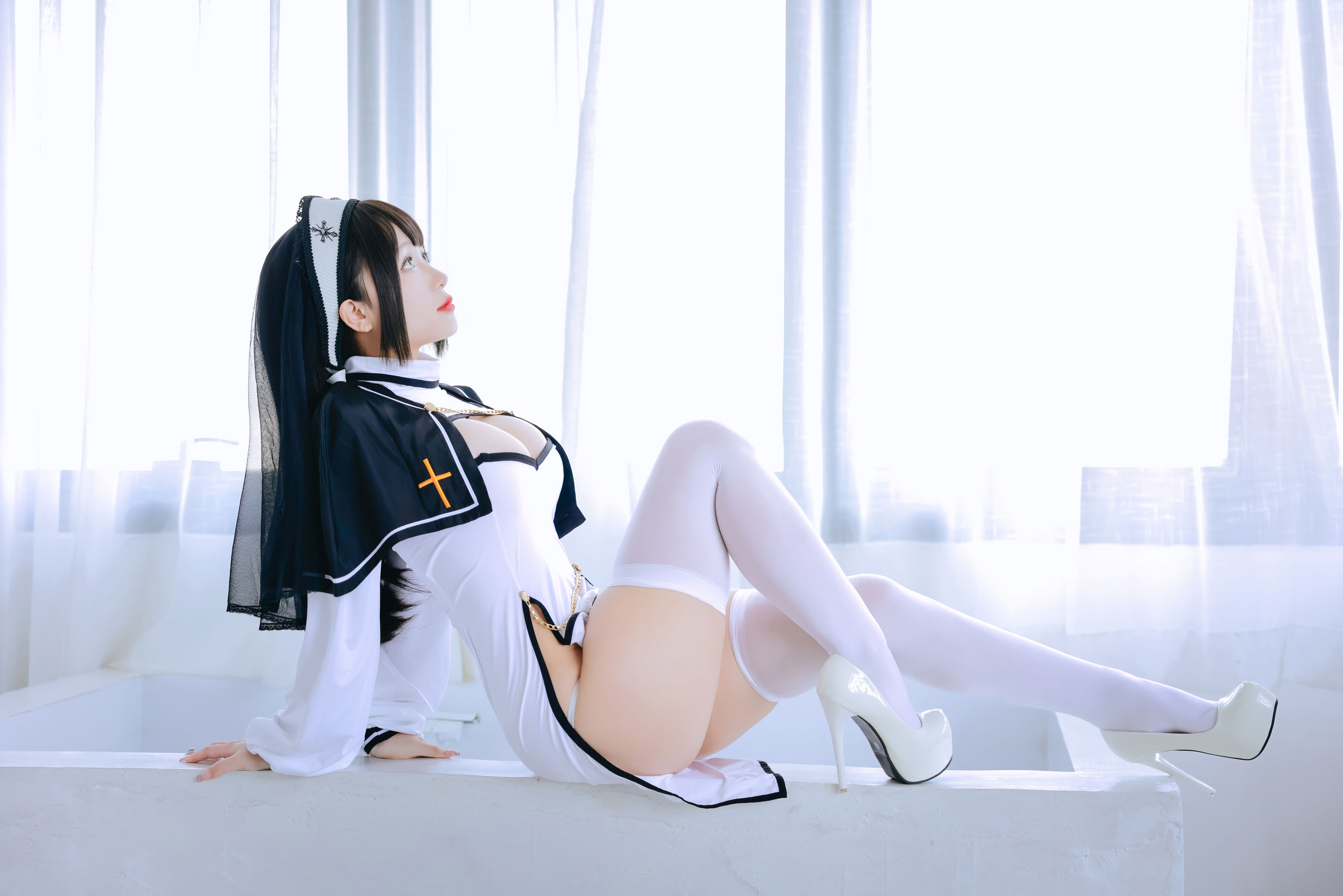 Cosplay 日奈娇 - 圣洁修女