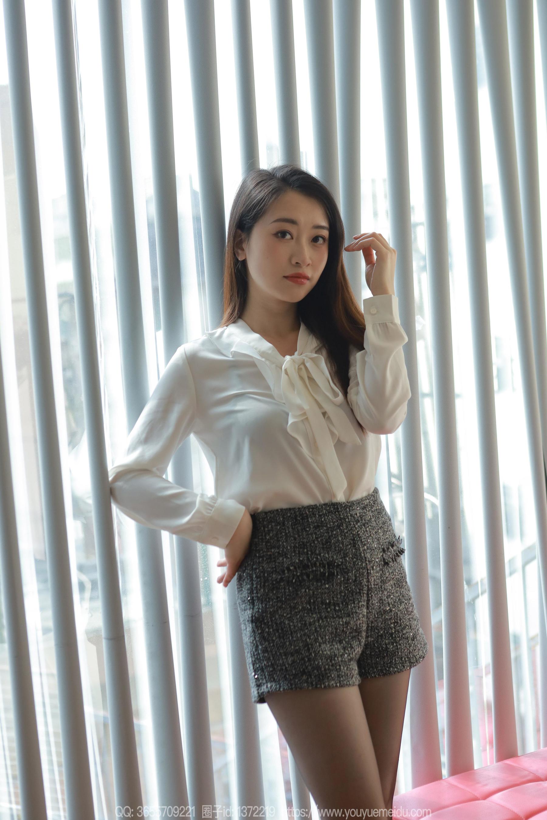 IESS异思趣向 - 模特： 小婕 《嘿斯凉鞋》