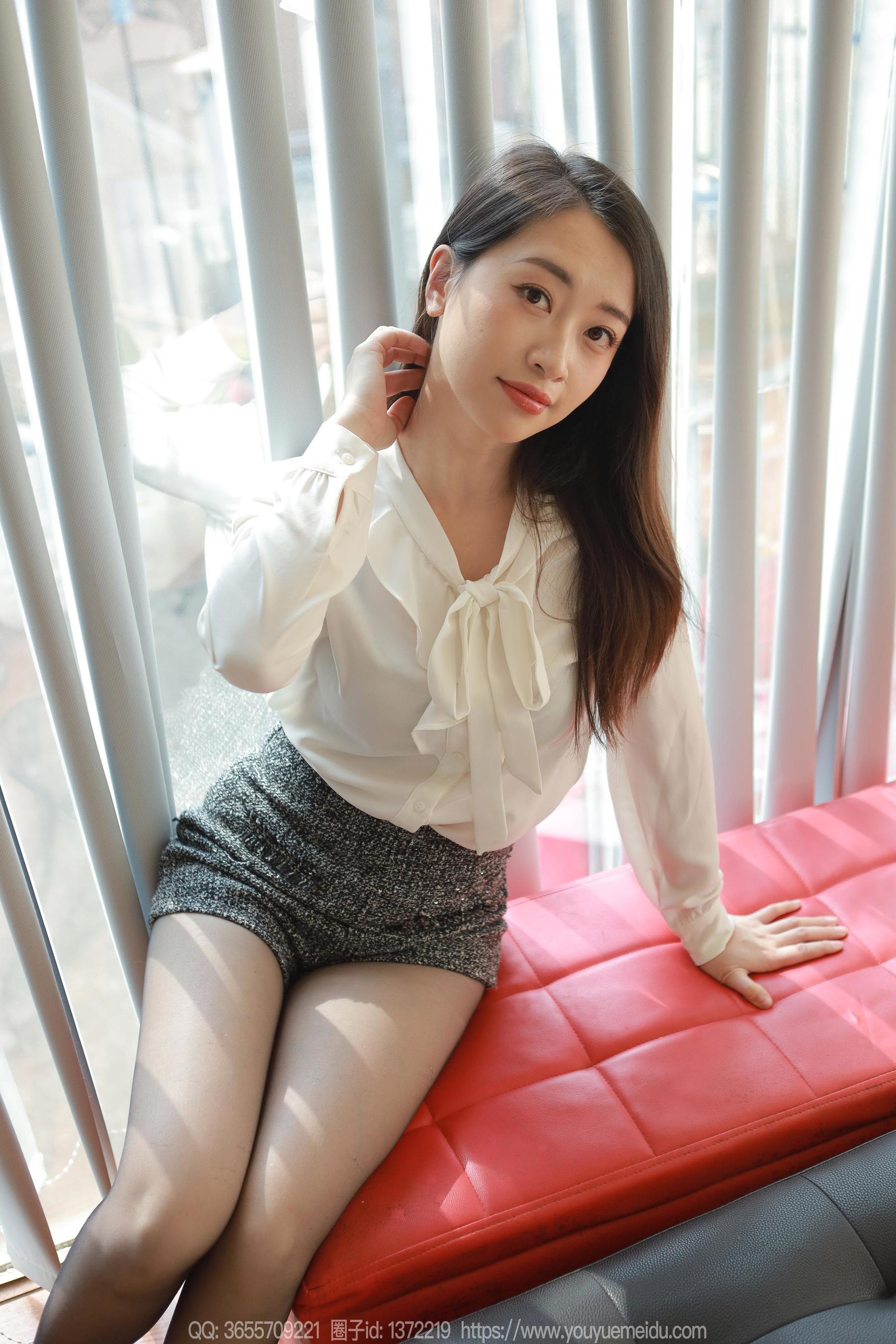 IESS异思趣向 - 模特： 小婕 《嘿斯凉鞋》