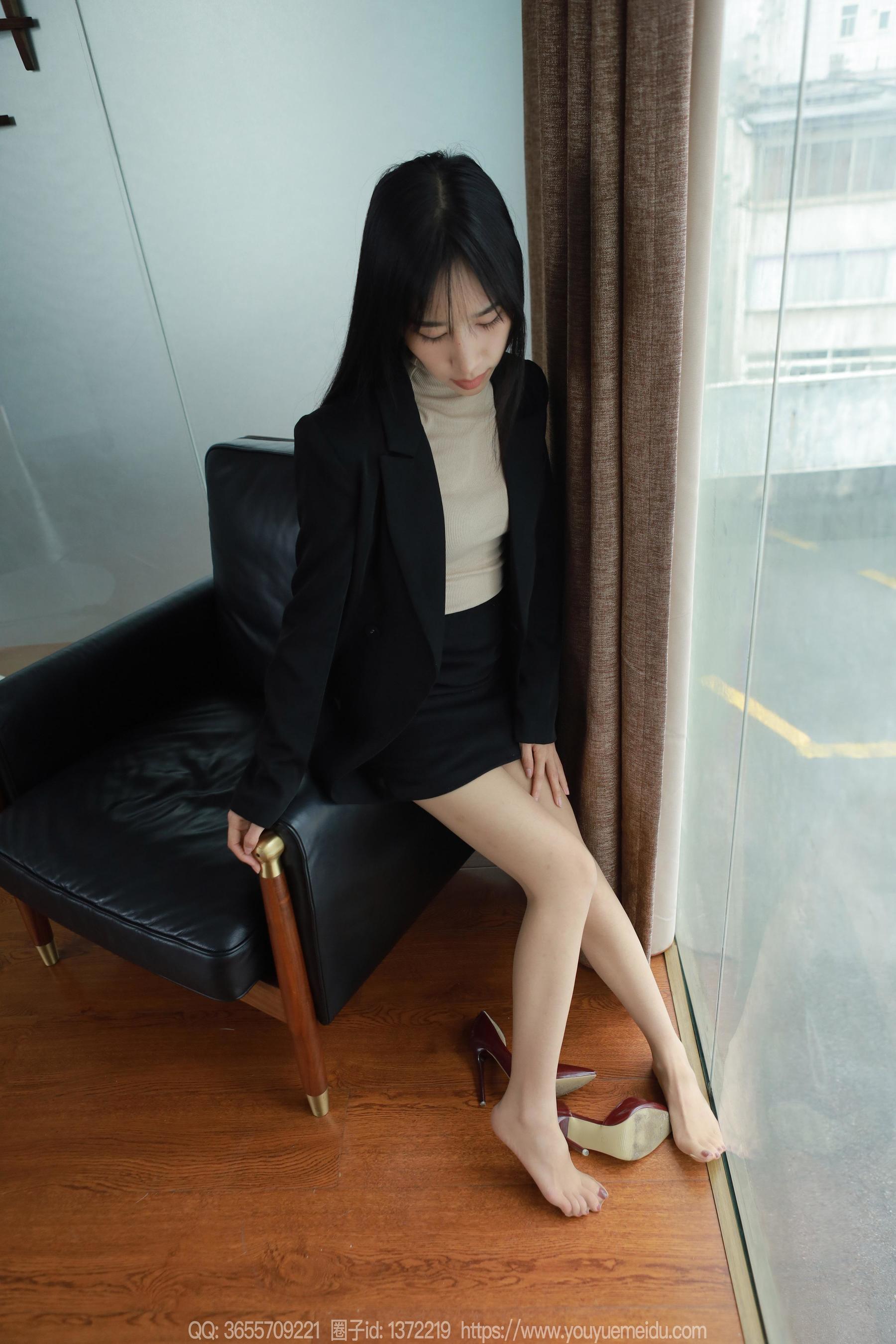 IESS异思趣向 - 模特： 美子 《OL小黑裙》