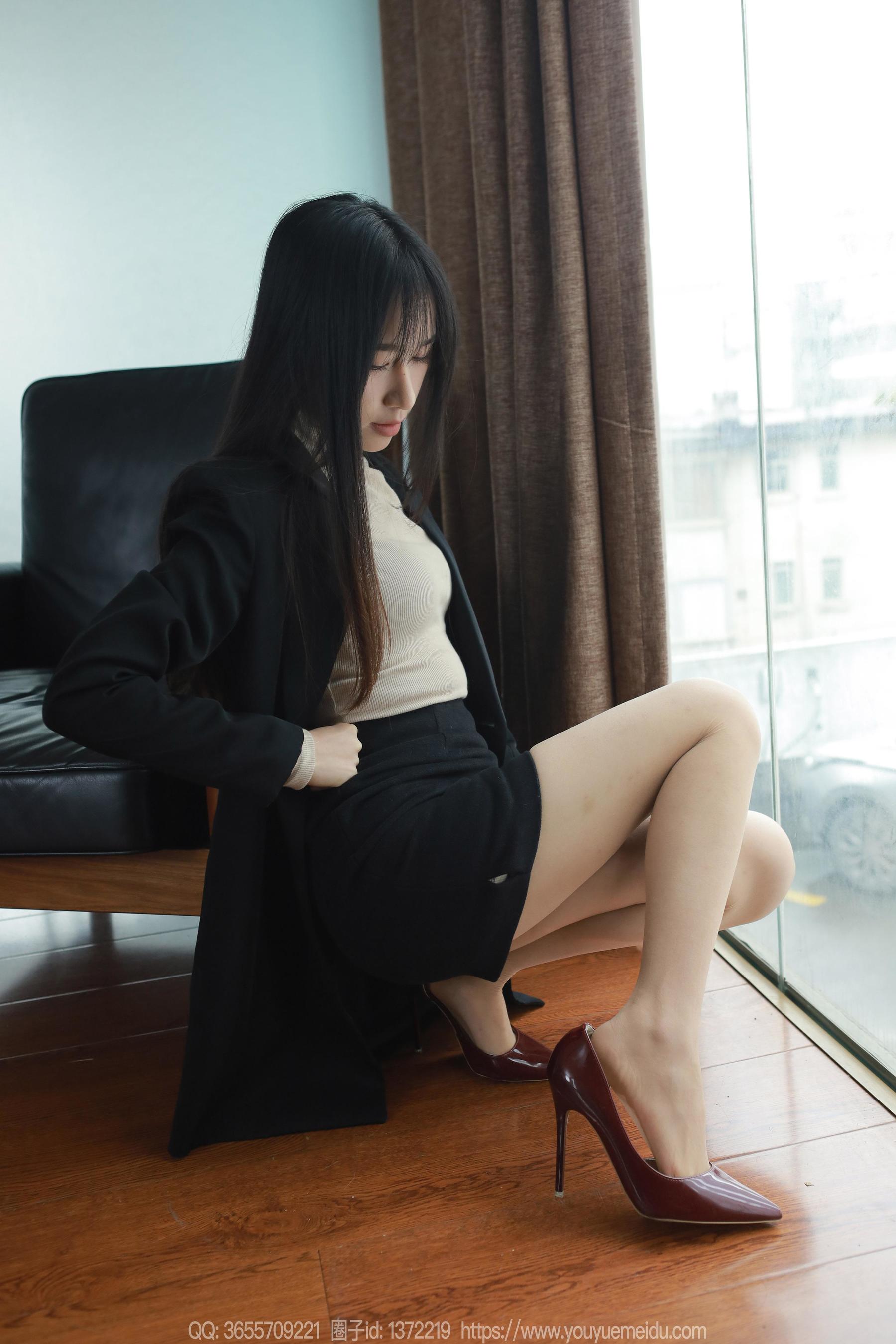 IESS异思趣向 - 模特： 美子 《OL小黑裙》