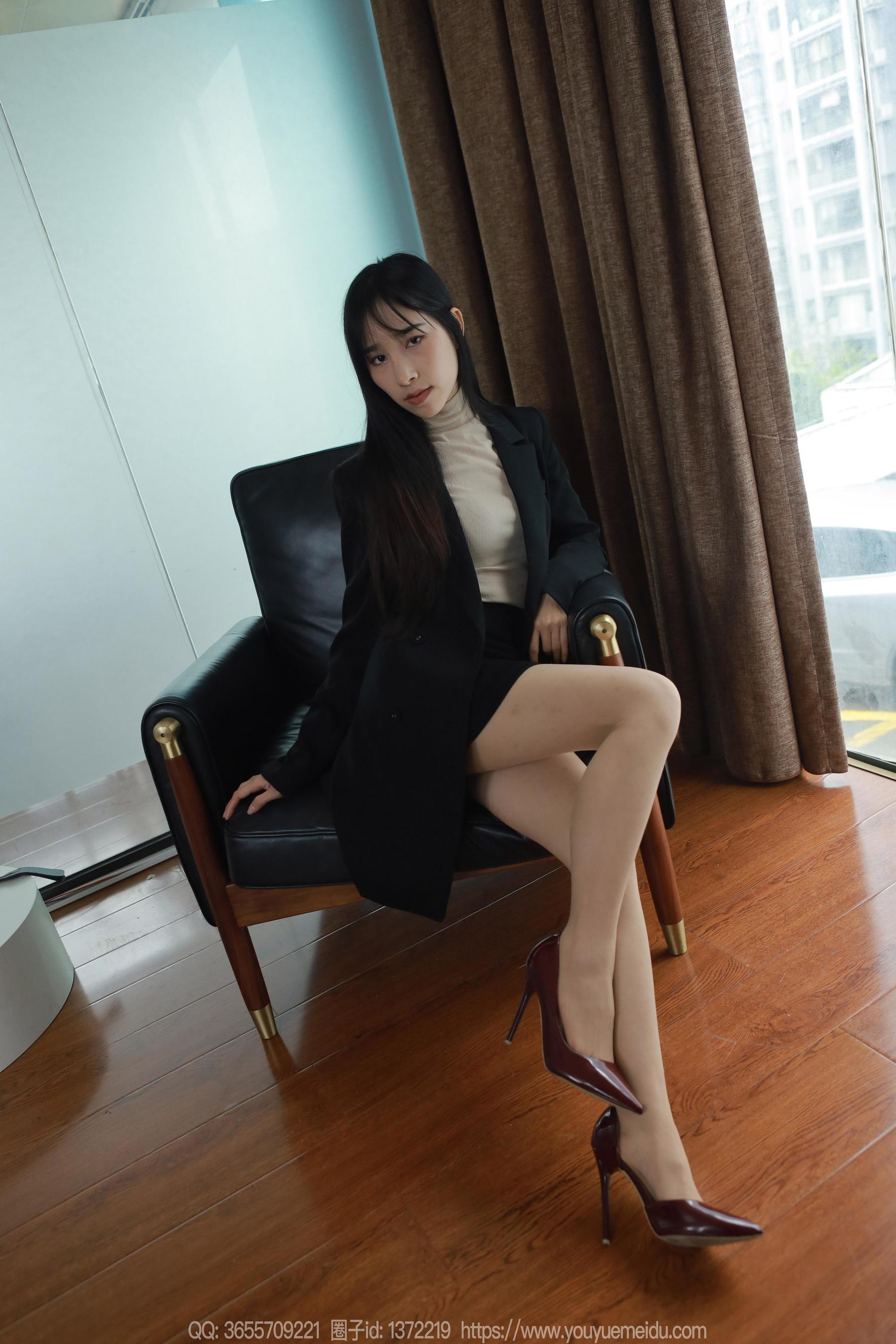 IESS异思趣向 - 模特： 美子 《OL小黑裙》