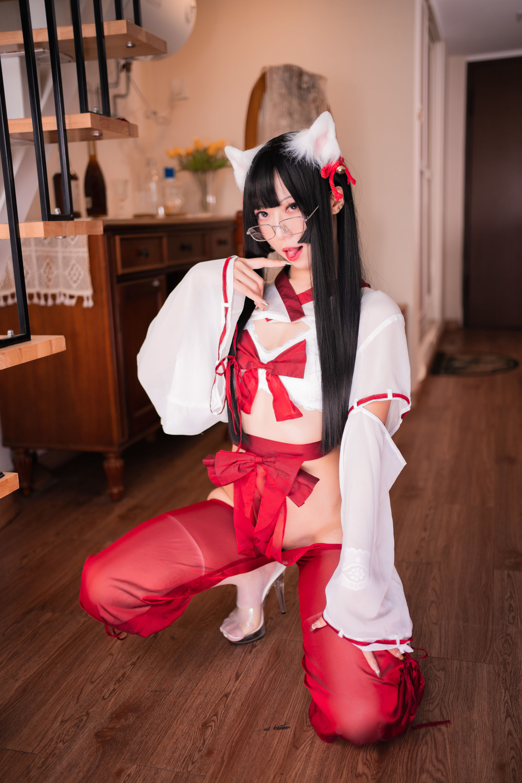 动漫博主Money冷冷 - 巫女