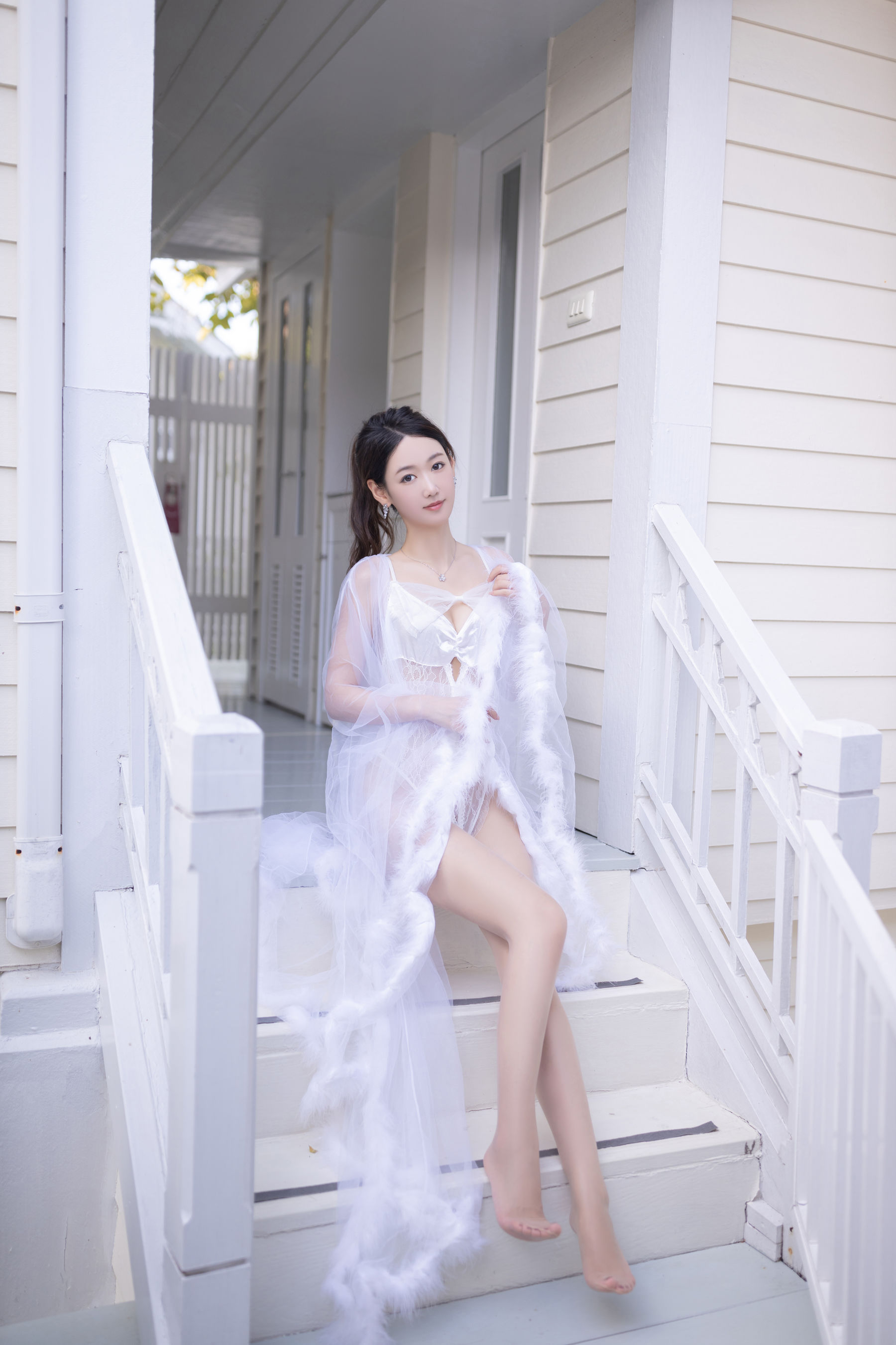 唐安琪 性感白纱裙写真
