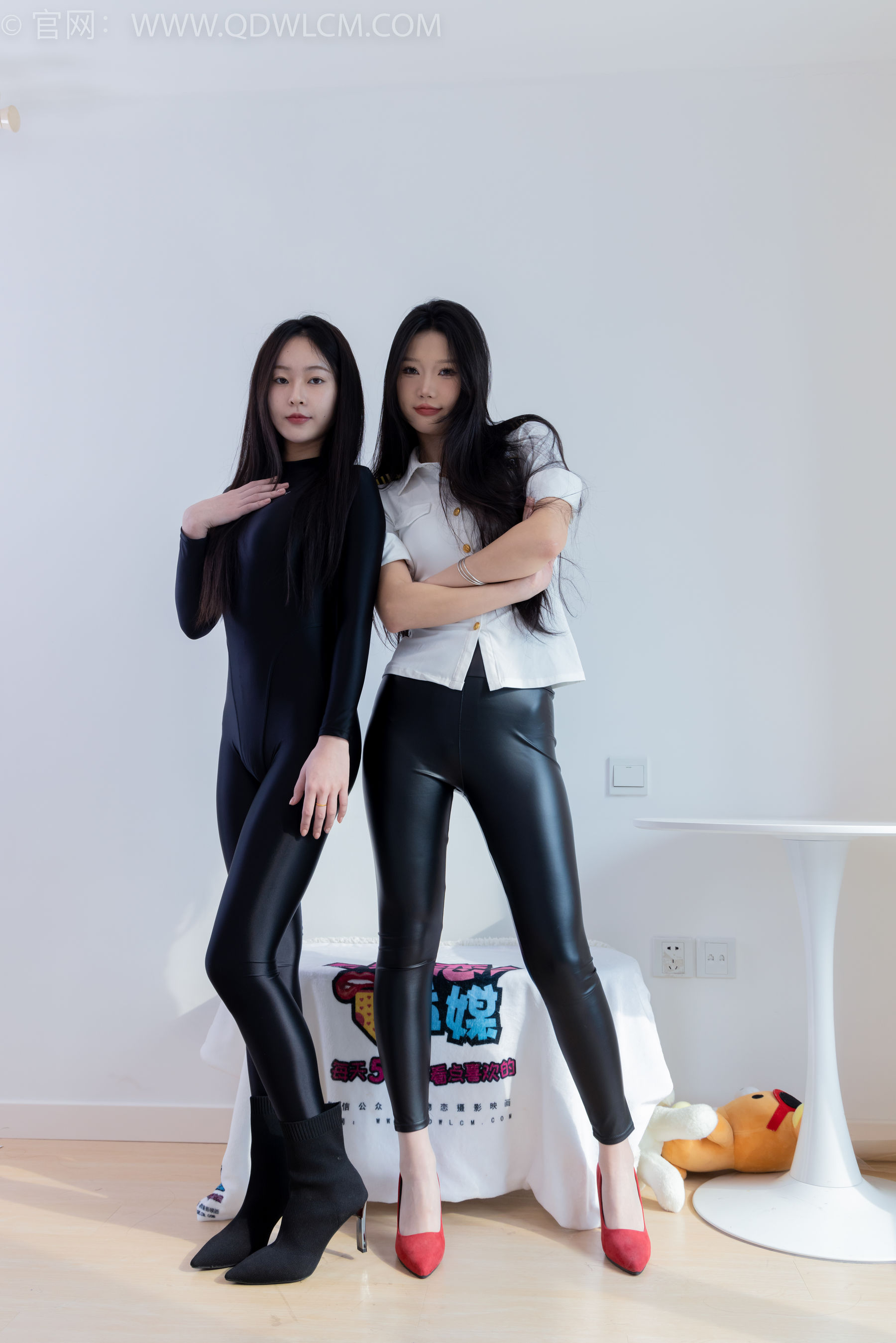 物恋传媒 No.1887 小竹&美兔 -黑白分明