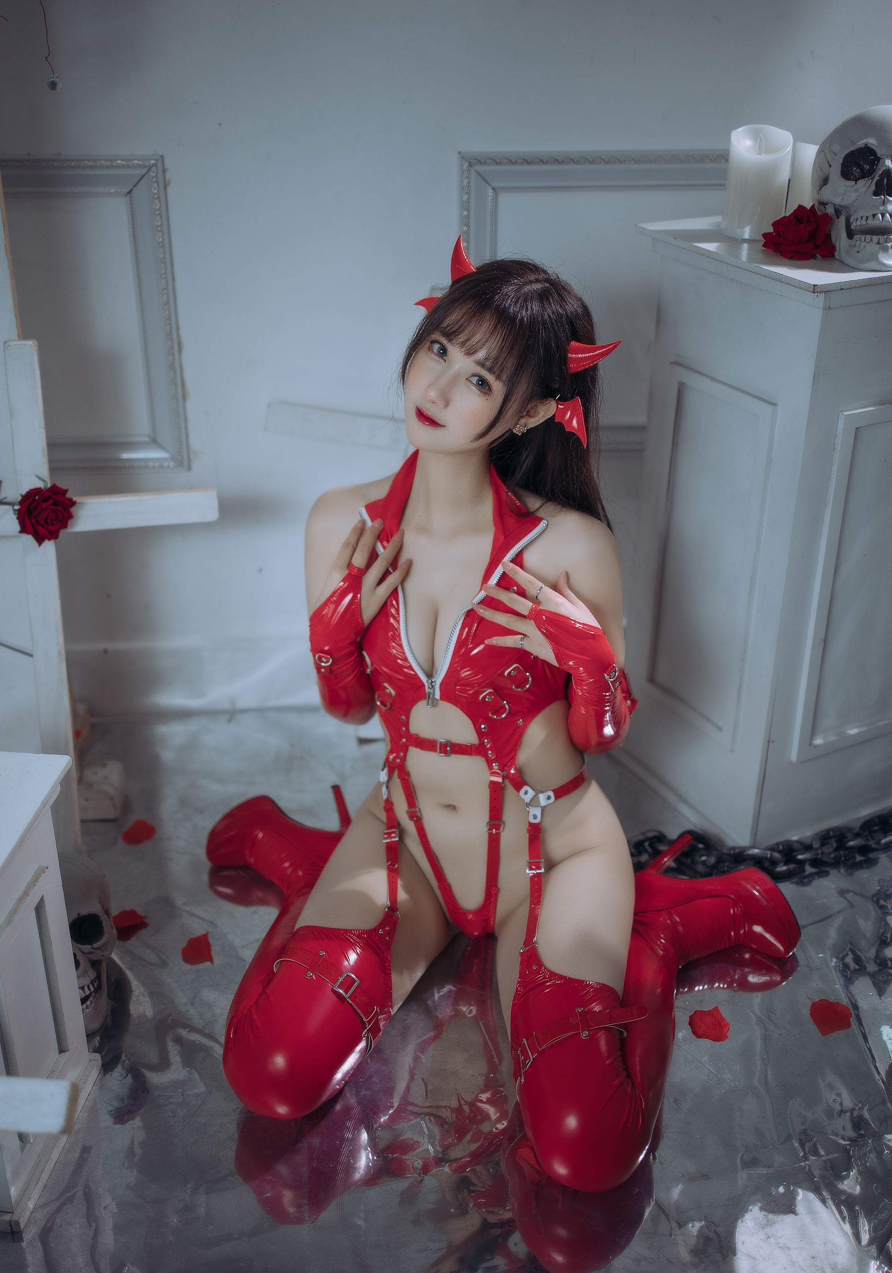 羽生三未 图集 - 小恶魔 红色胶衣