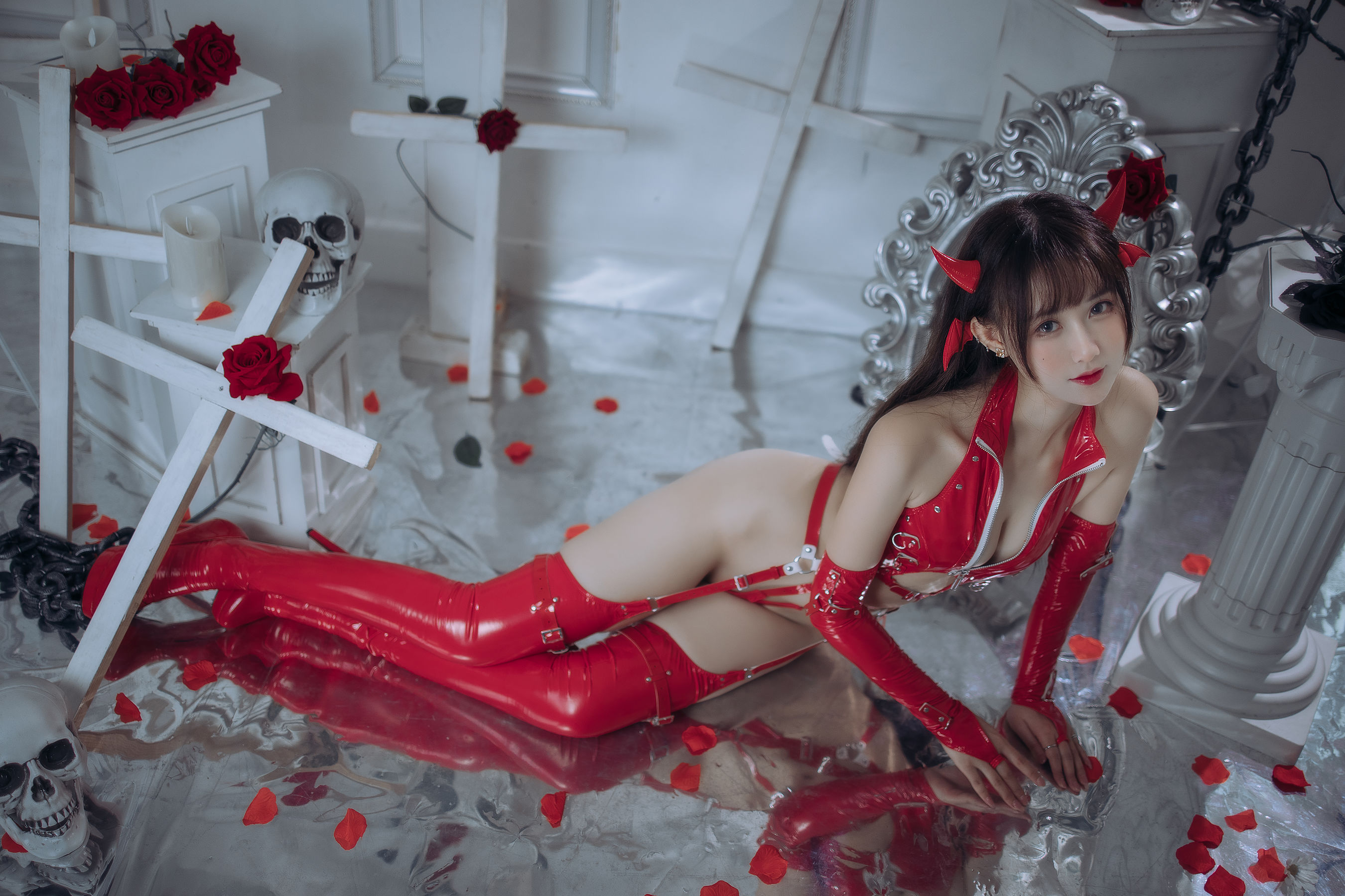羽生三未 图集 - 小恶魔 红色胶衣
