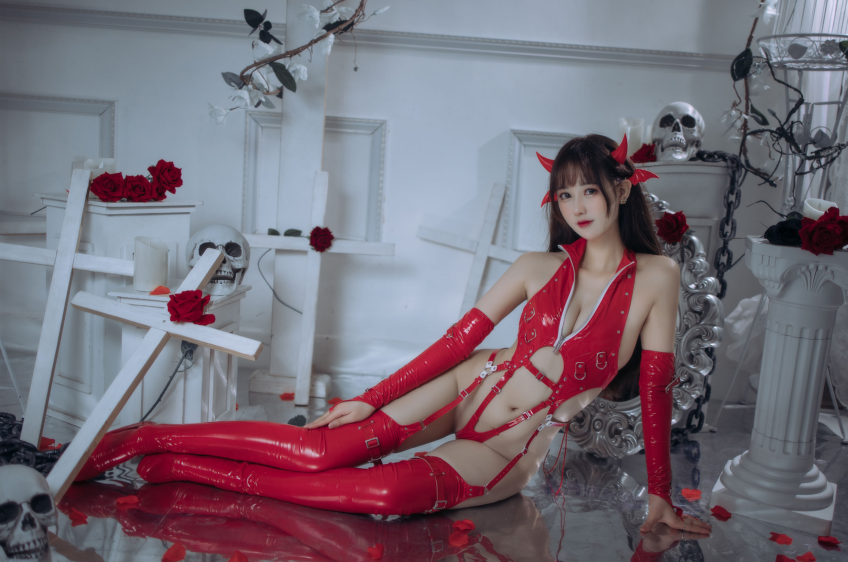 羽生三未 图集 - 小恶魔 红色胶衣