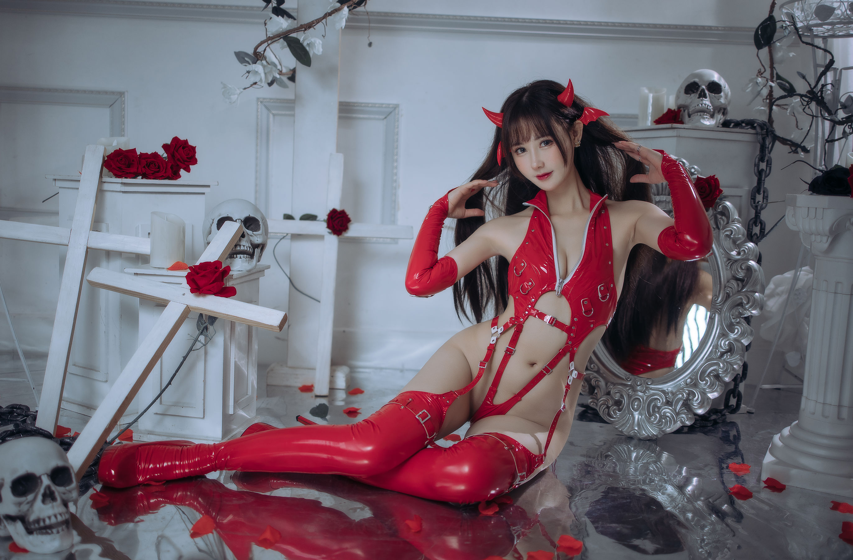 羽生三未 图集 - 小恶魔 红色胶衣