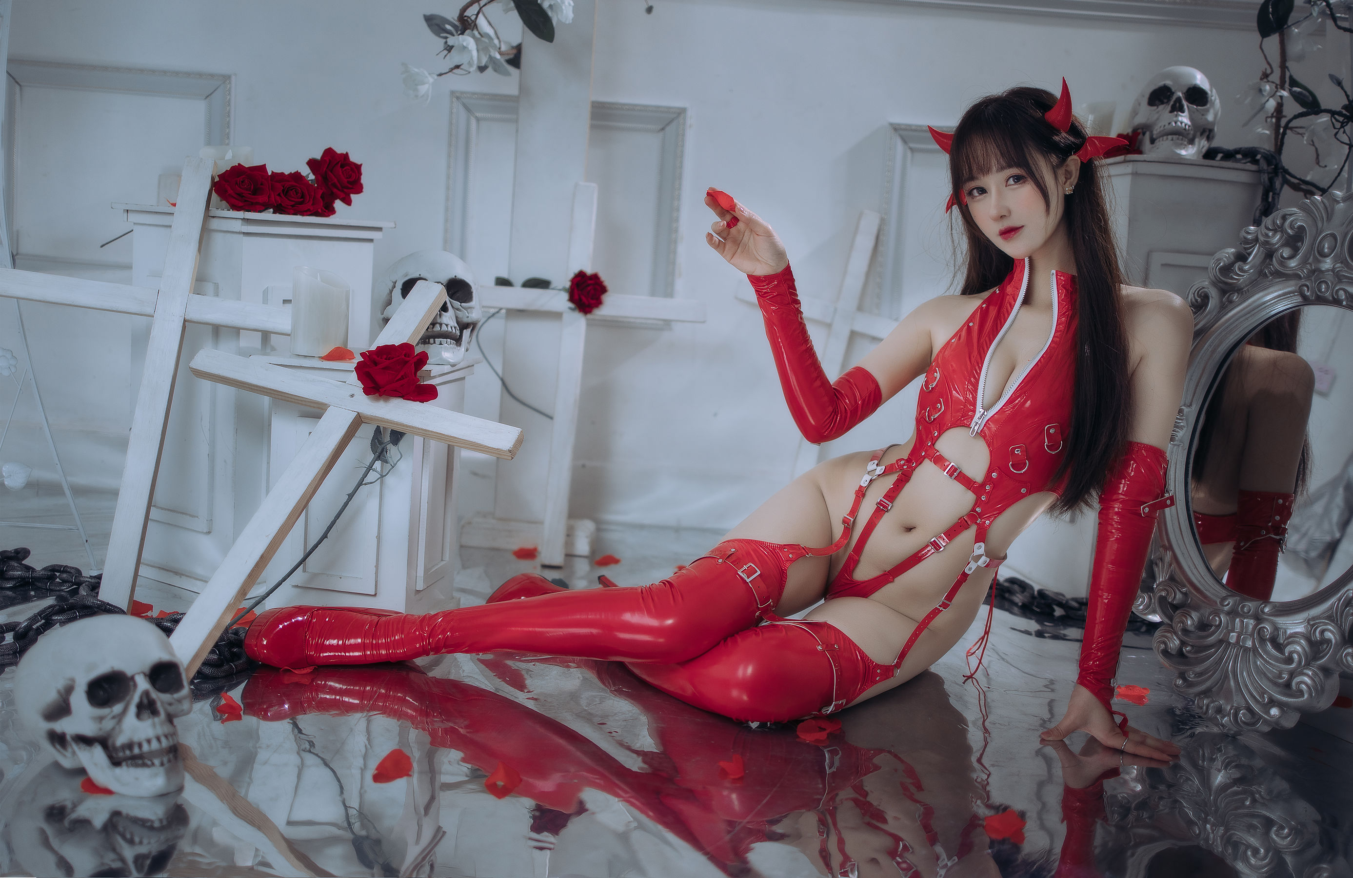 羽生三未 图集 - 小恶魔 红色胶衣