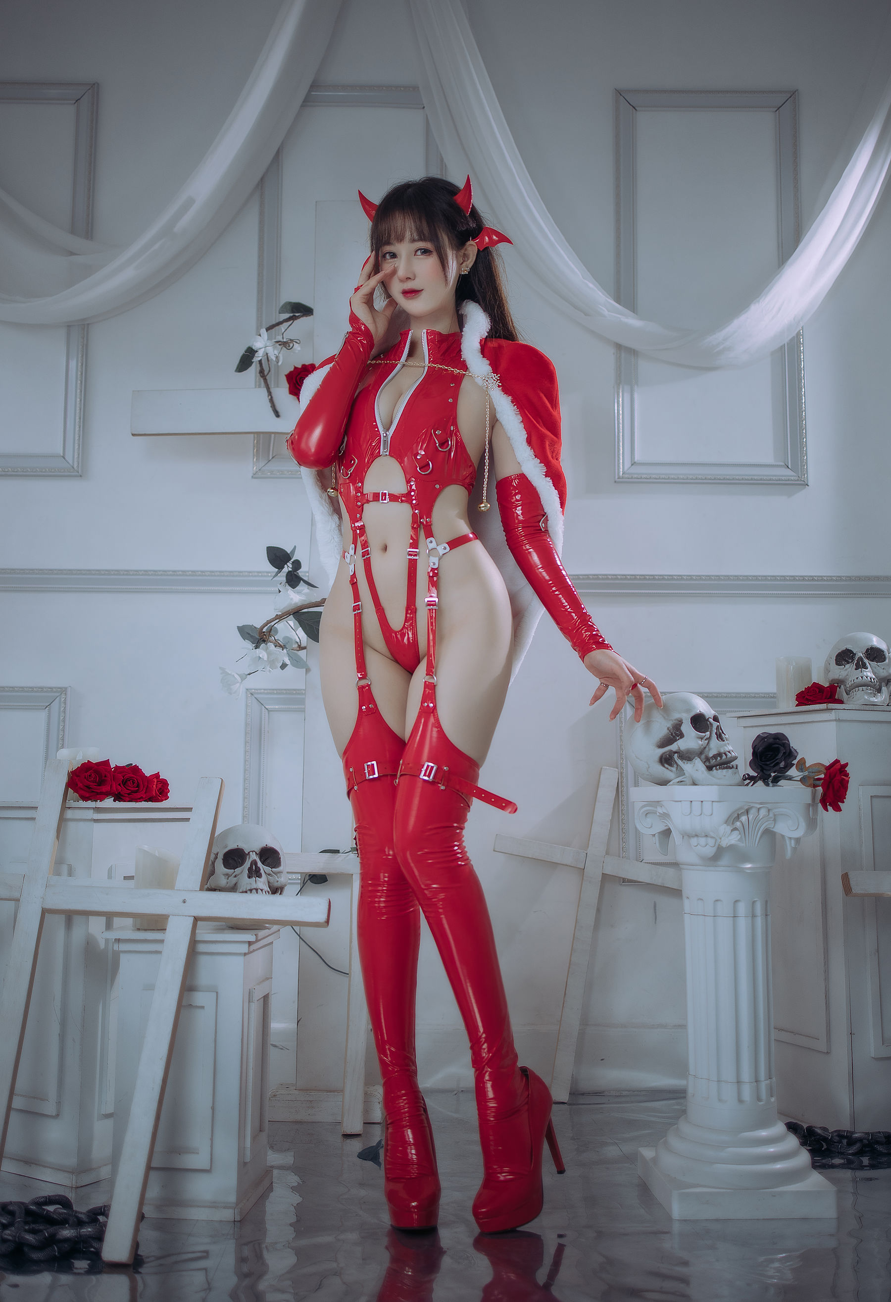 羽生三未 图集 - 小恶魔 红色胶衣