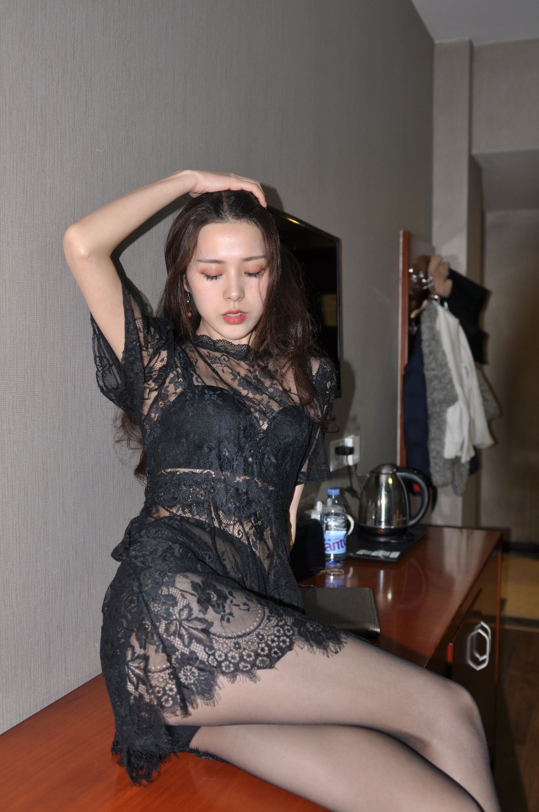 黑丝高跟美女