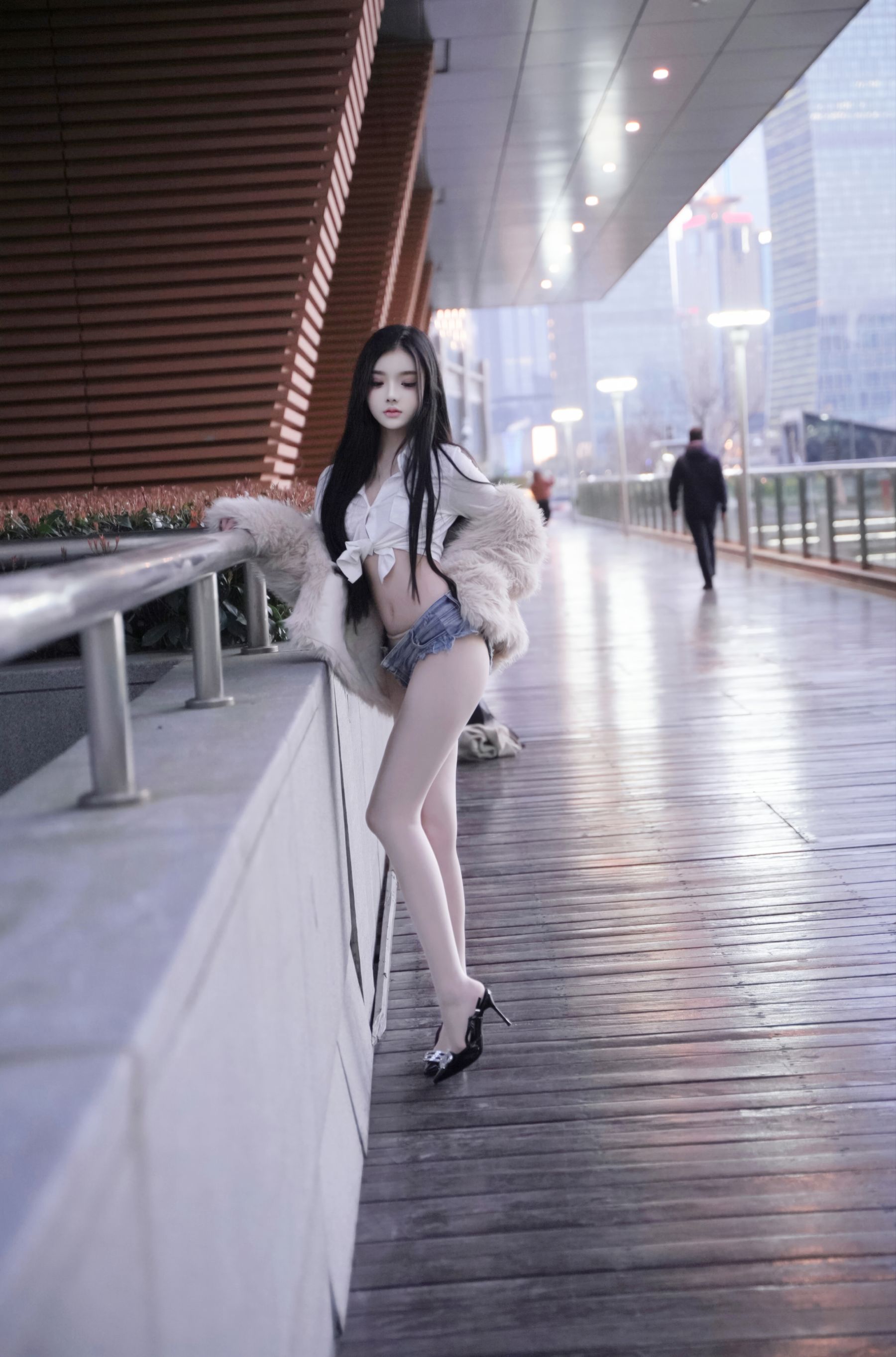 龙雪儿 - 牛仔短裤