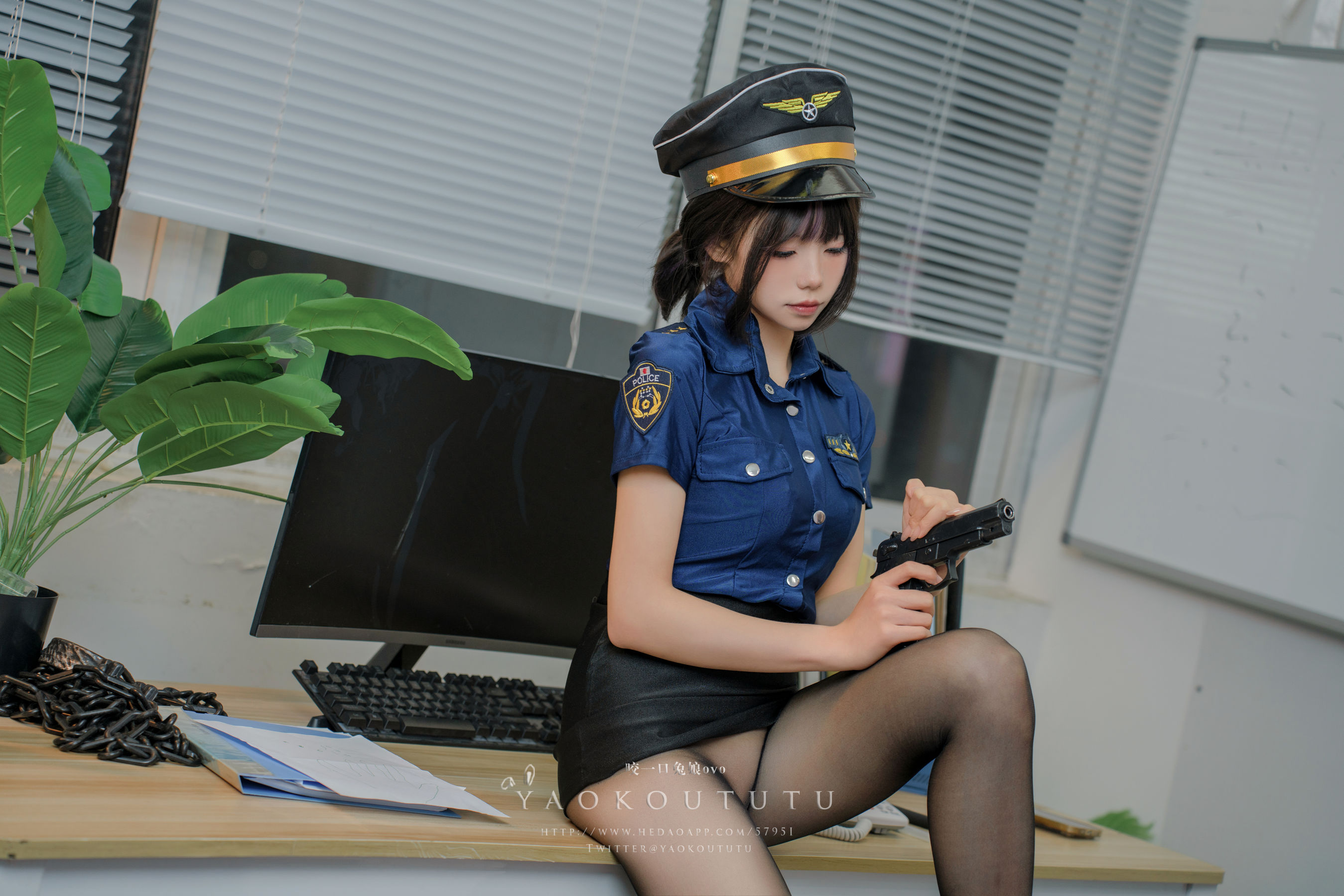 咬一口兔娘 - 乌龙女警