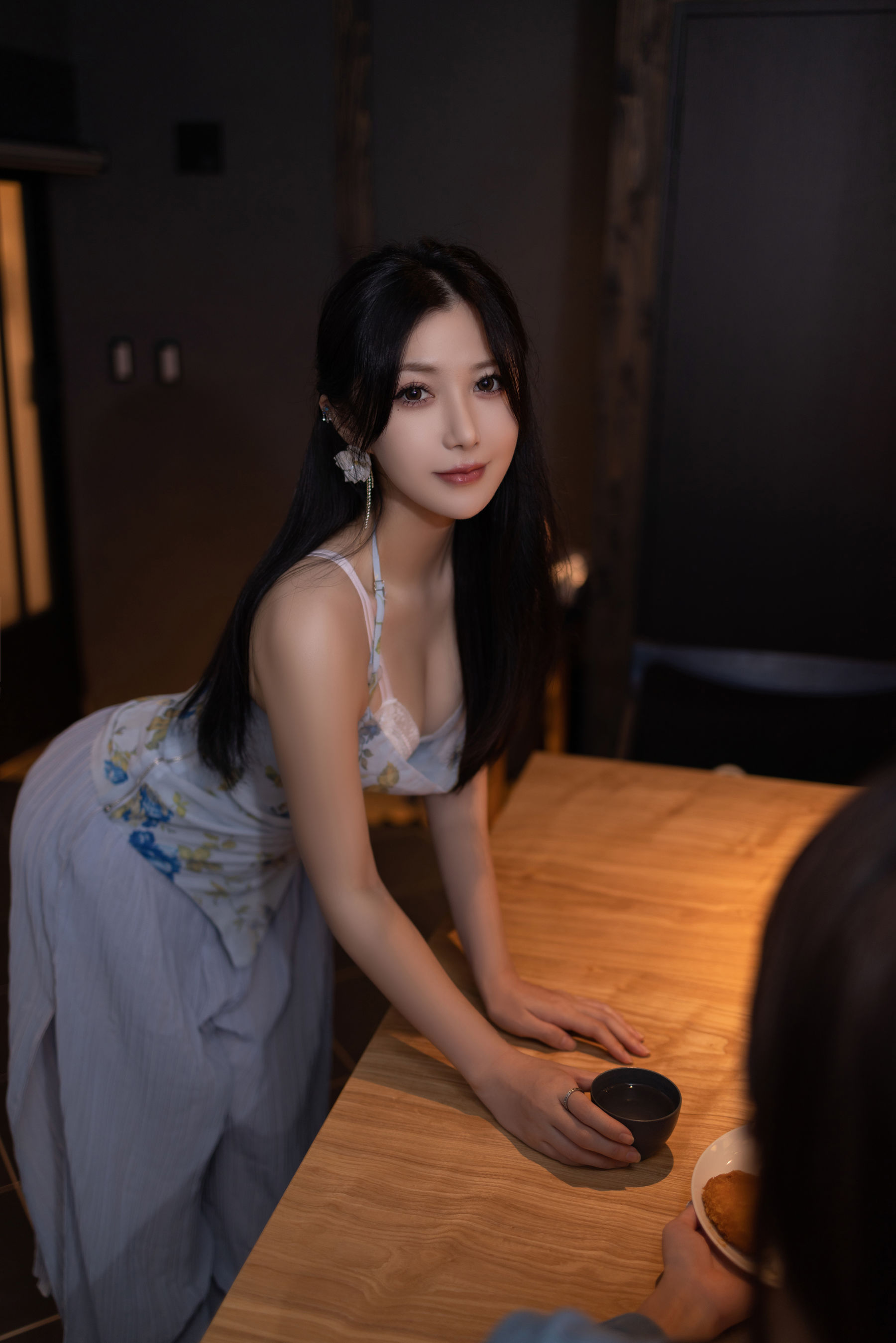 鱼子酱 她的体香写真