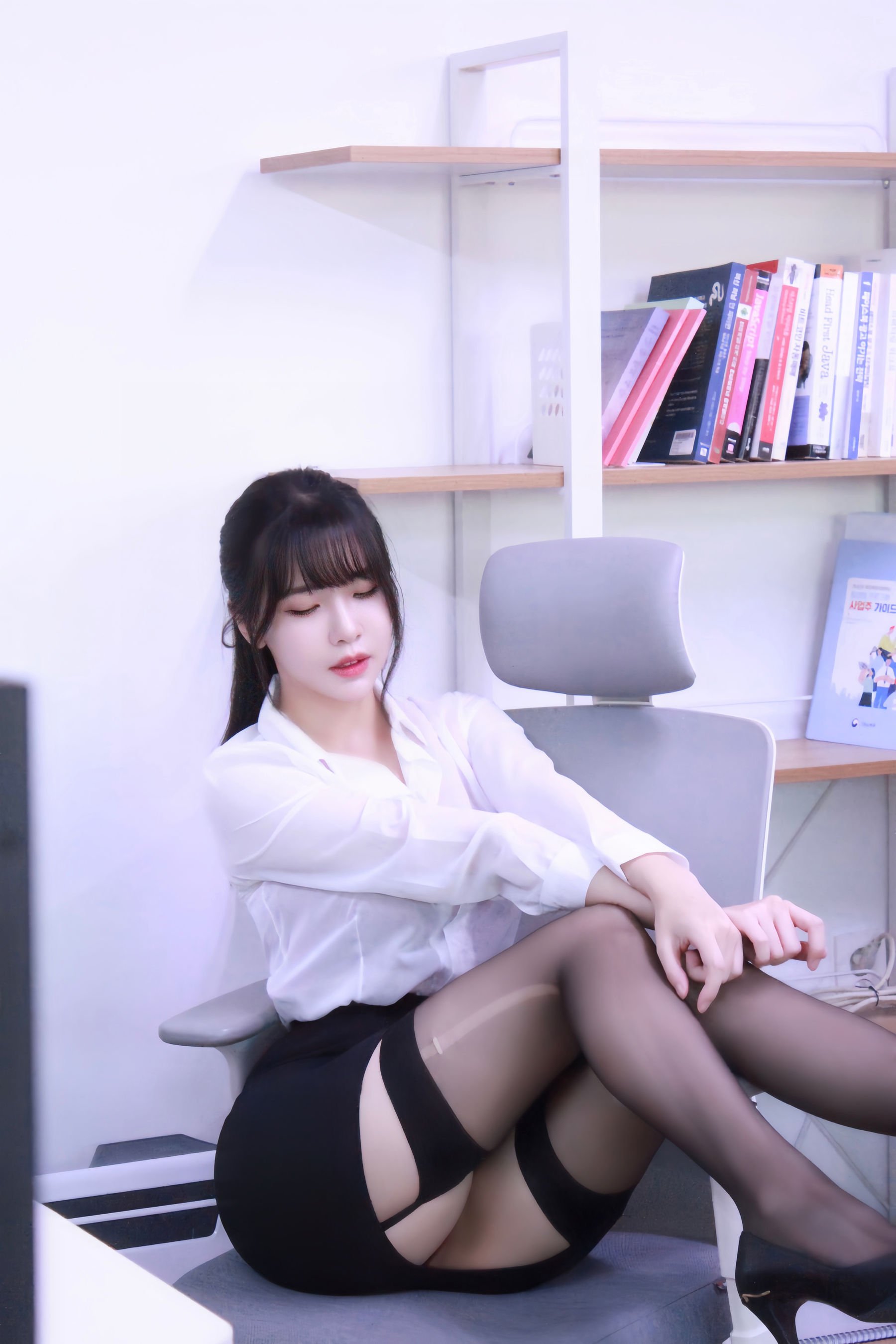 Ahrin - Likey Web Pictorial Concept 2