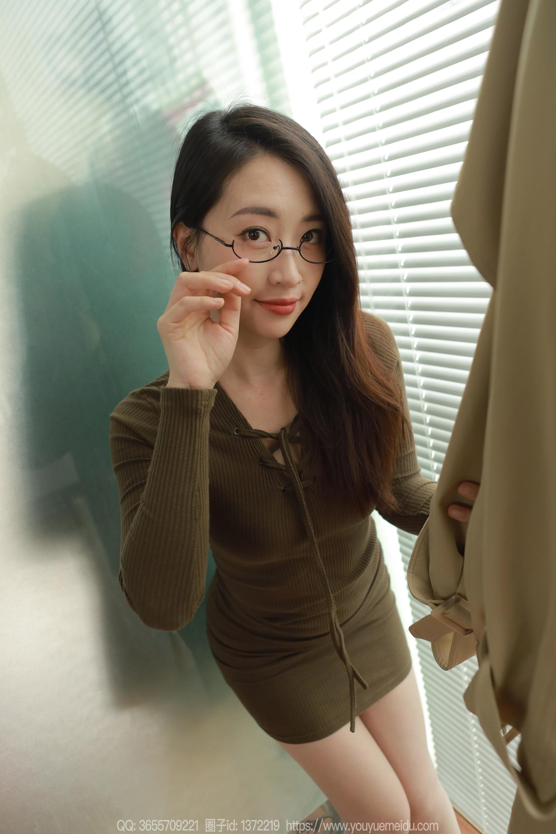 IESS异思趣向 - 模特： 小婕 《包臀肉丝（下）》
