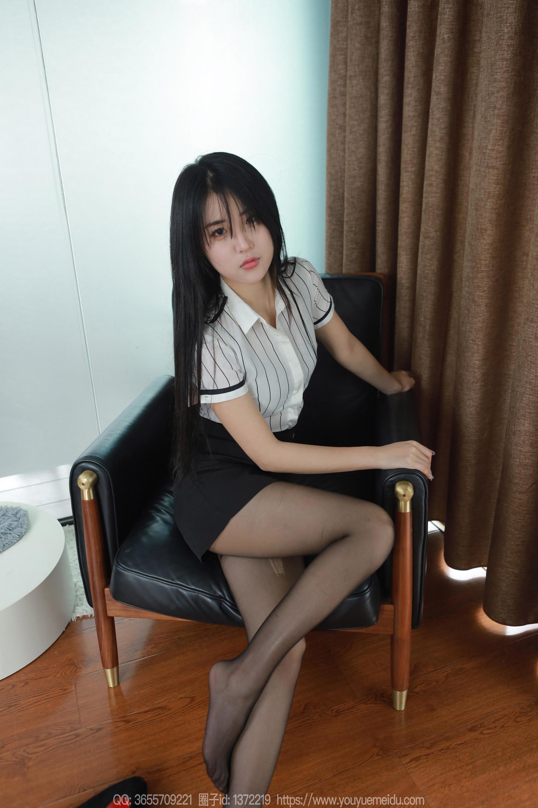 IESS异思趣向 - 模特： 小宝 《竖条纹衬衫》