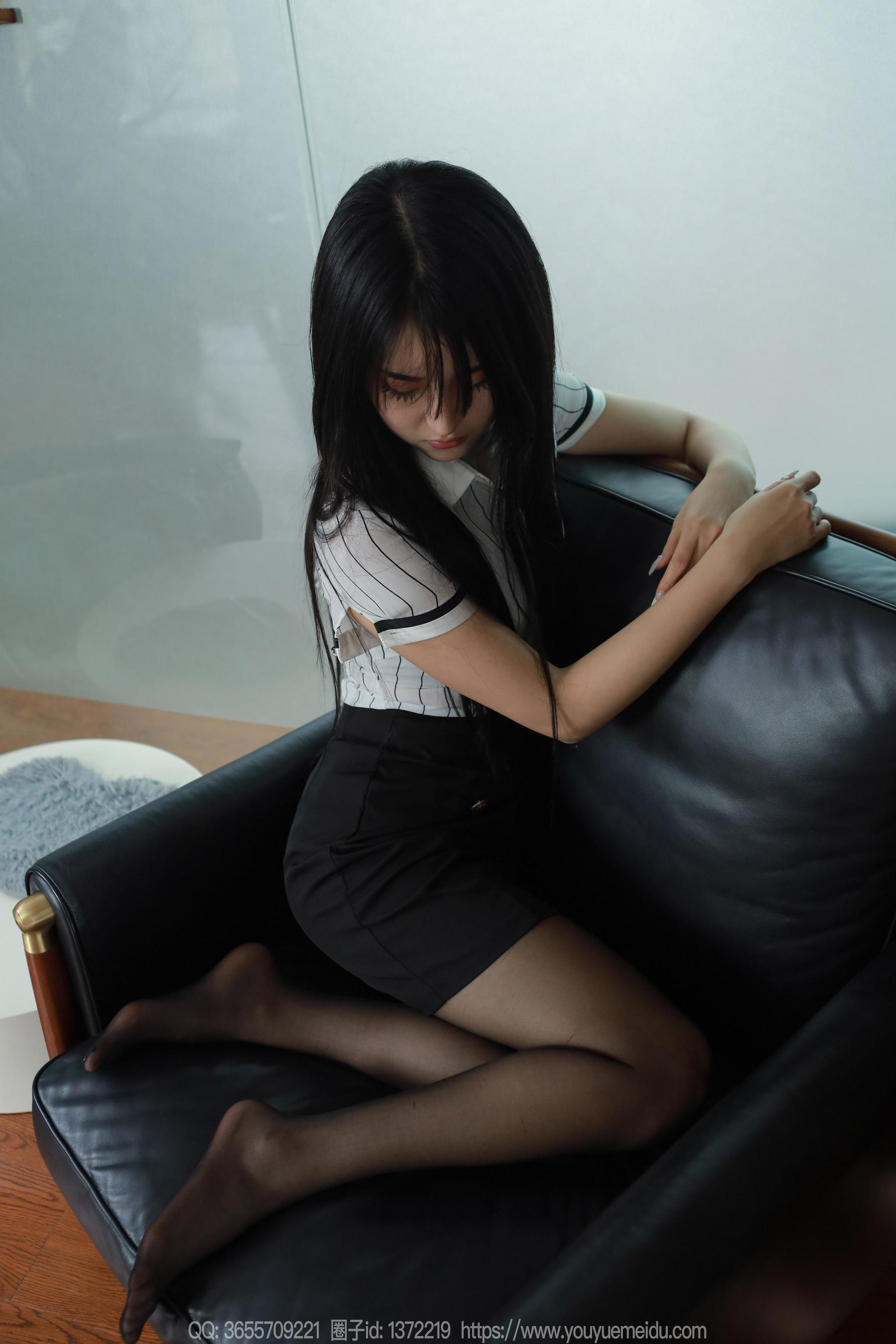 IESS异思趣向 - 模特： 小宝 《竖条纹衬衫》