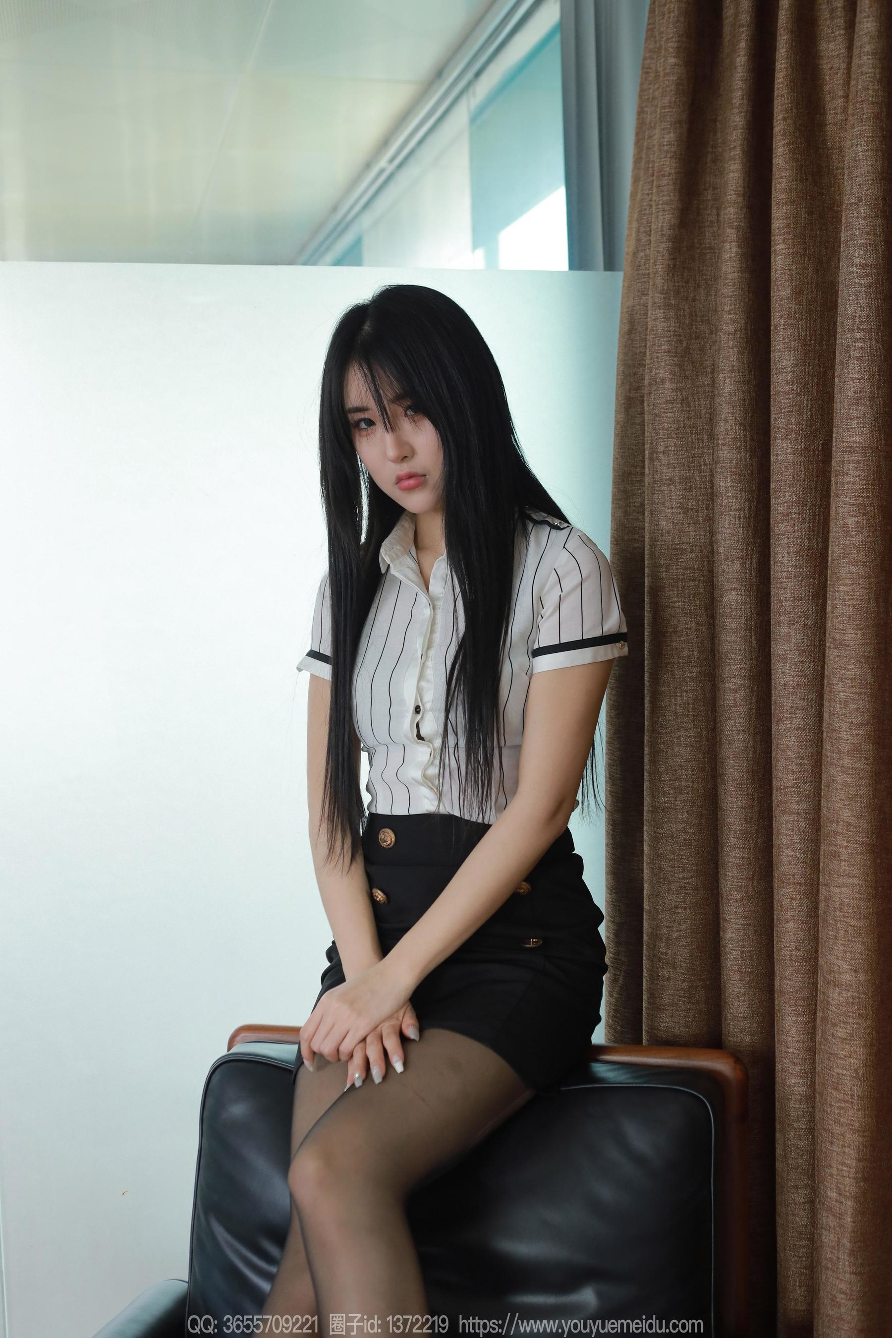IESS异思趣向 - 模特： 小宝 《竖条纹衬衫》