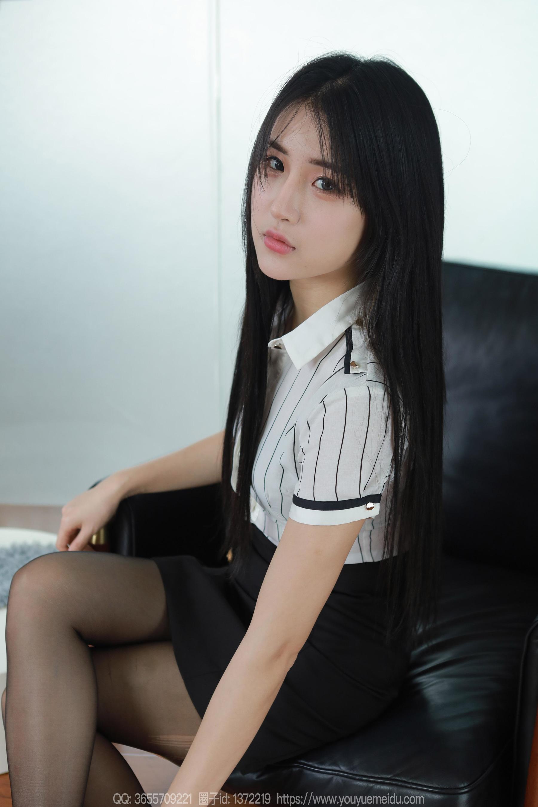 IESS异思趣向 - 模特： 小宝 《竖条纹衬衫》