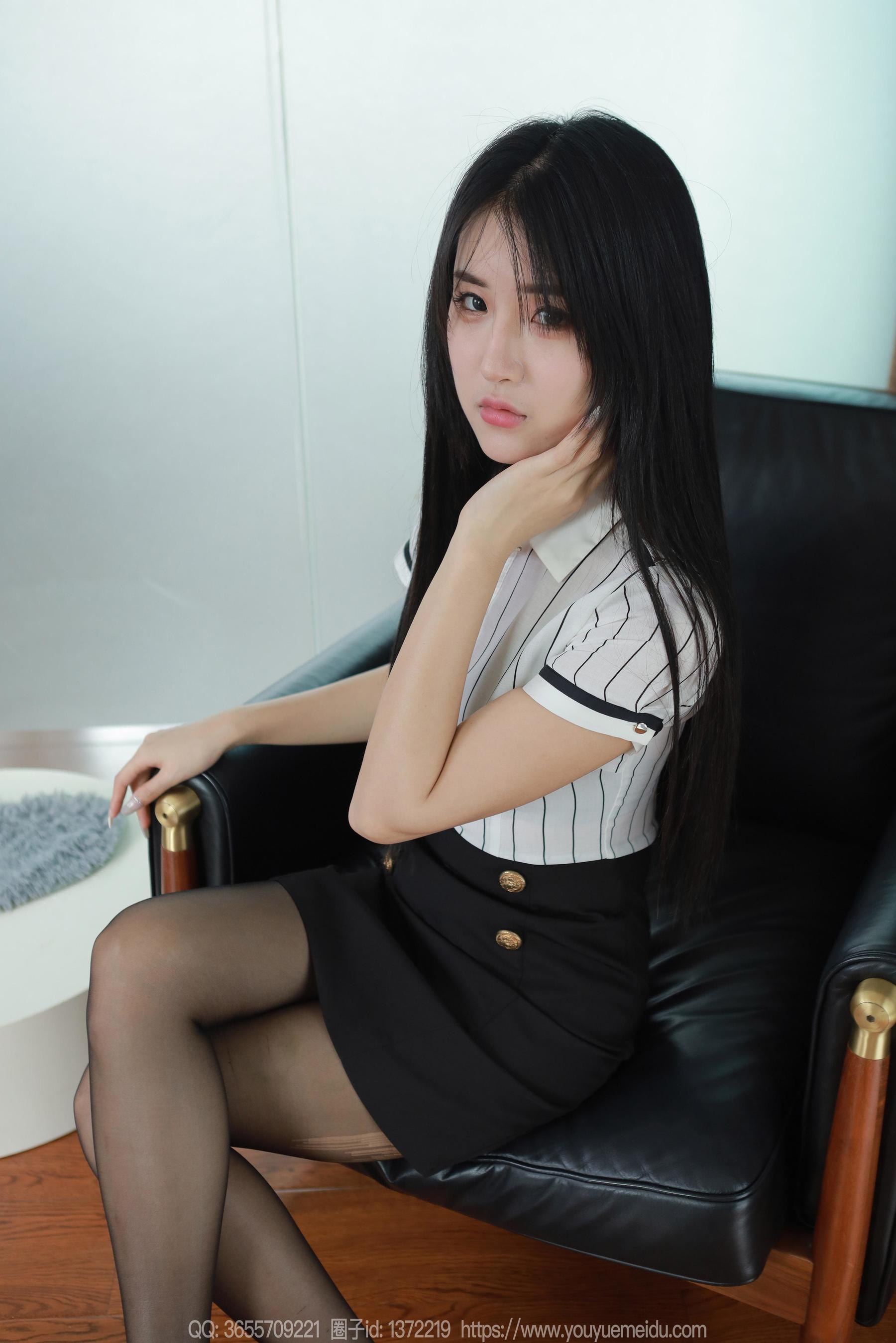 IESS异思趣向 - 模特： 小宝 《竖条纹衬衫》