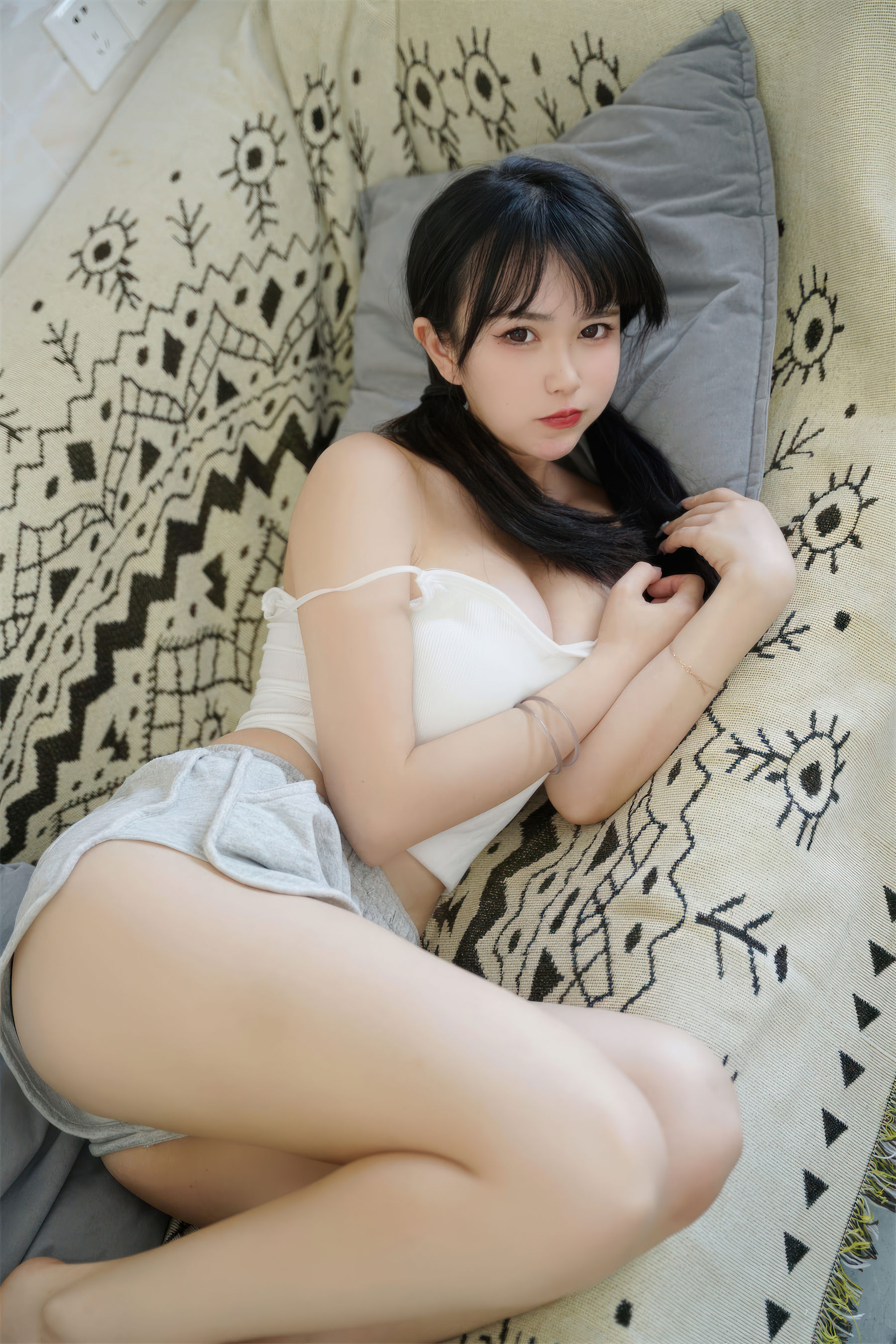 Tina很妖孽呀 - 白色纯欲吊带