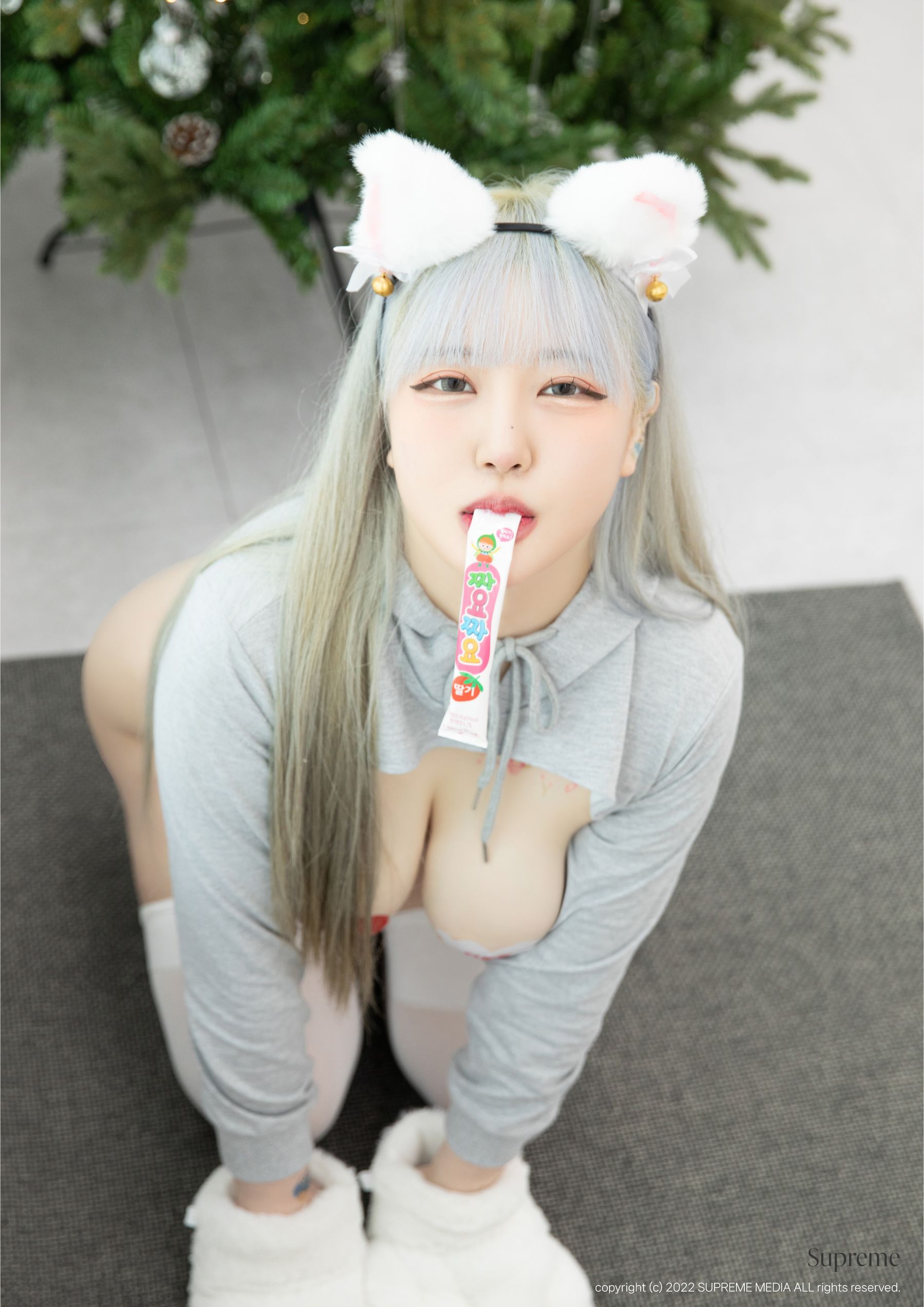 [Supreme] No.01 - Clare