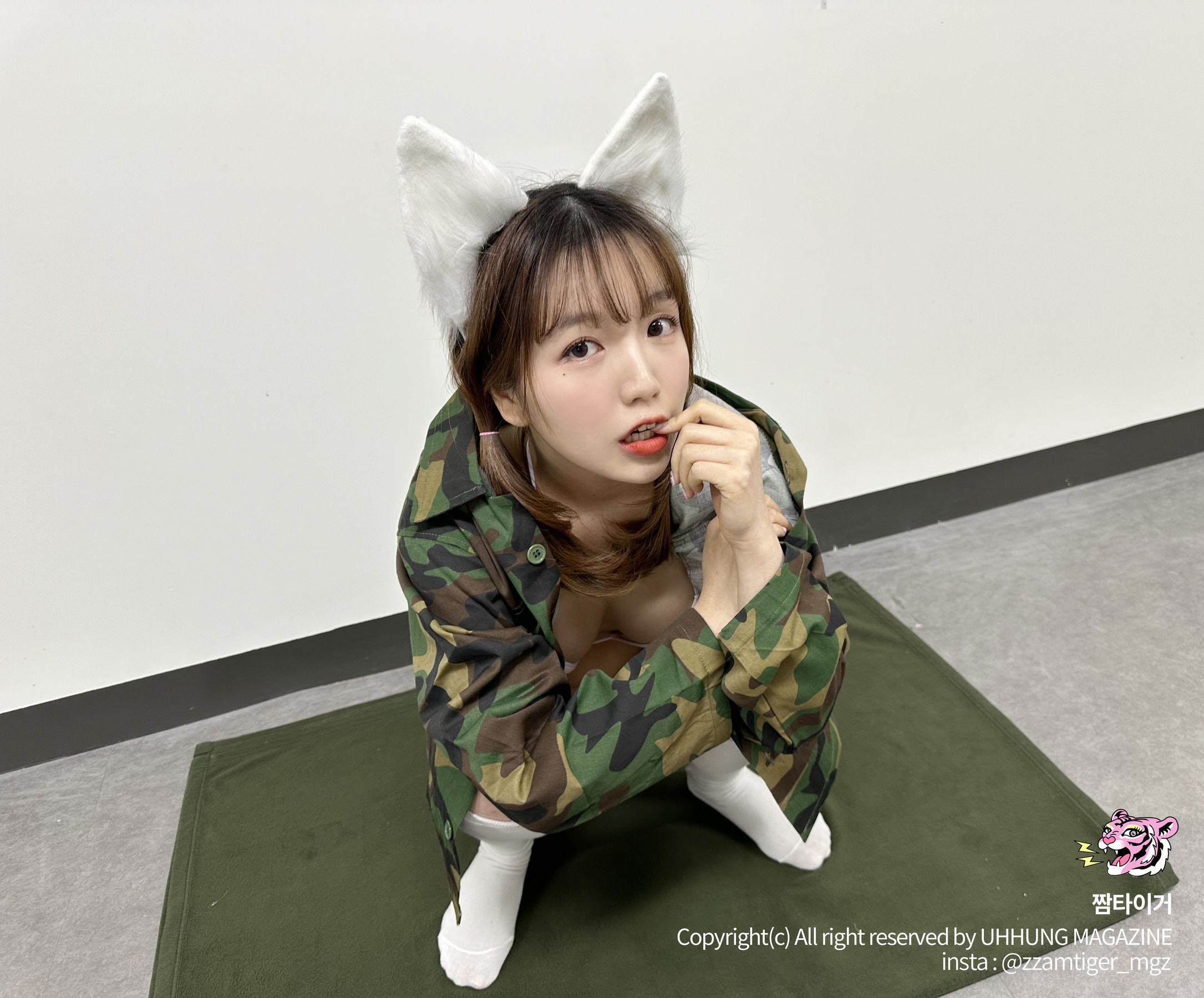 [UHHUNG MAGAZINE] Yoonbly - Millitary