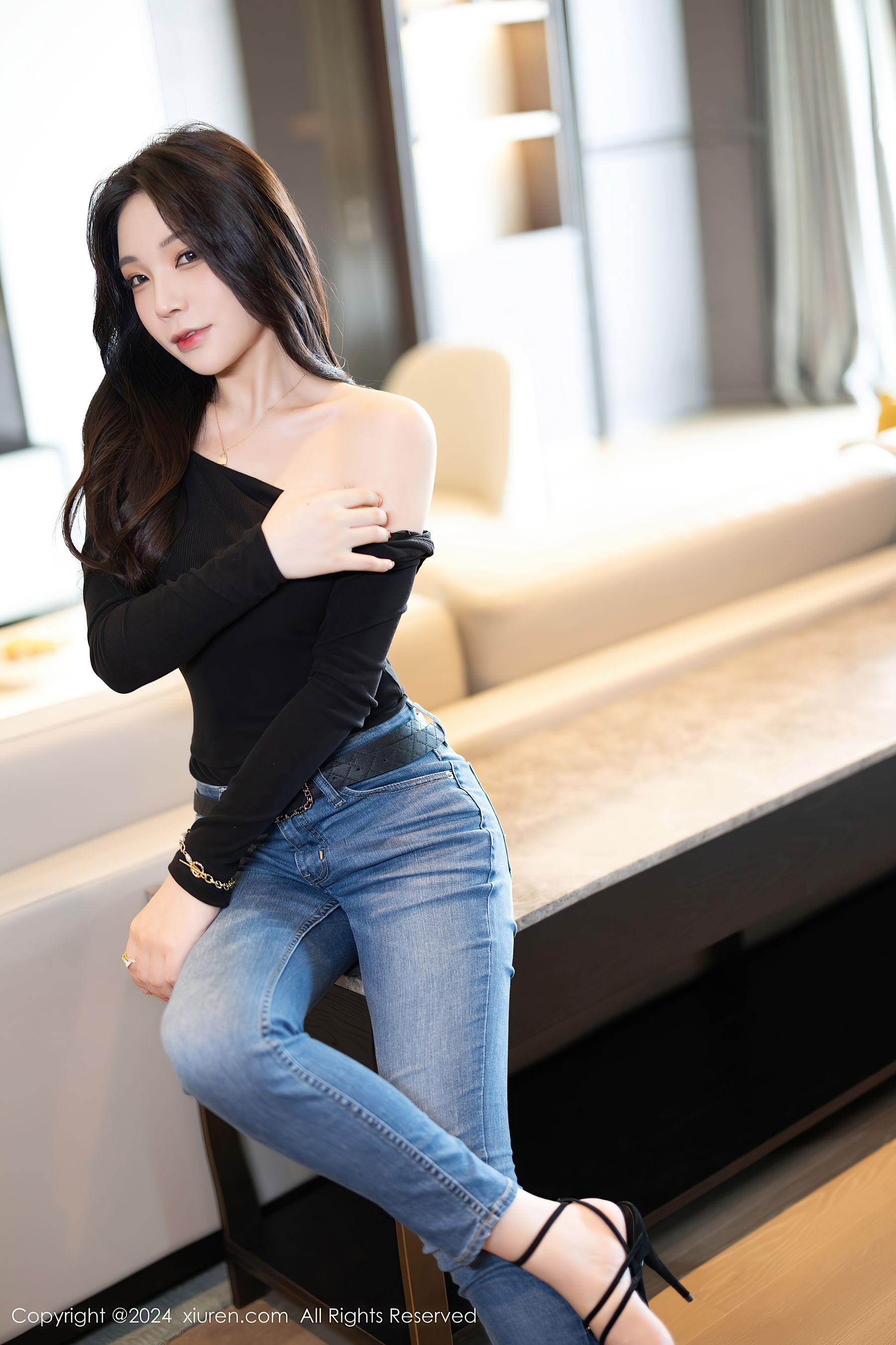 [秀人XiuRen] 2024.04.12 No.8385 徐莉芝Booty
