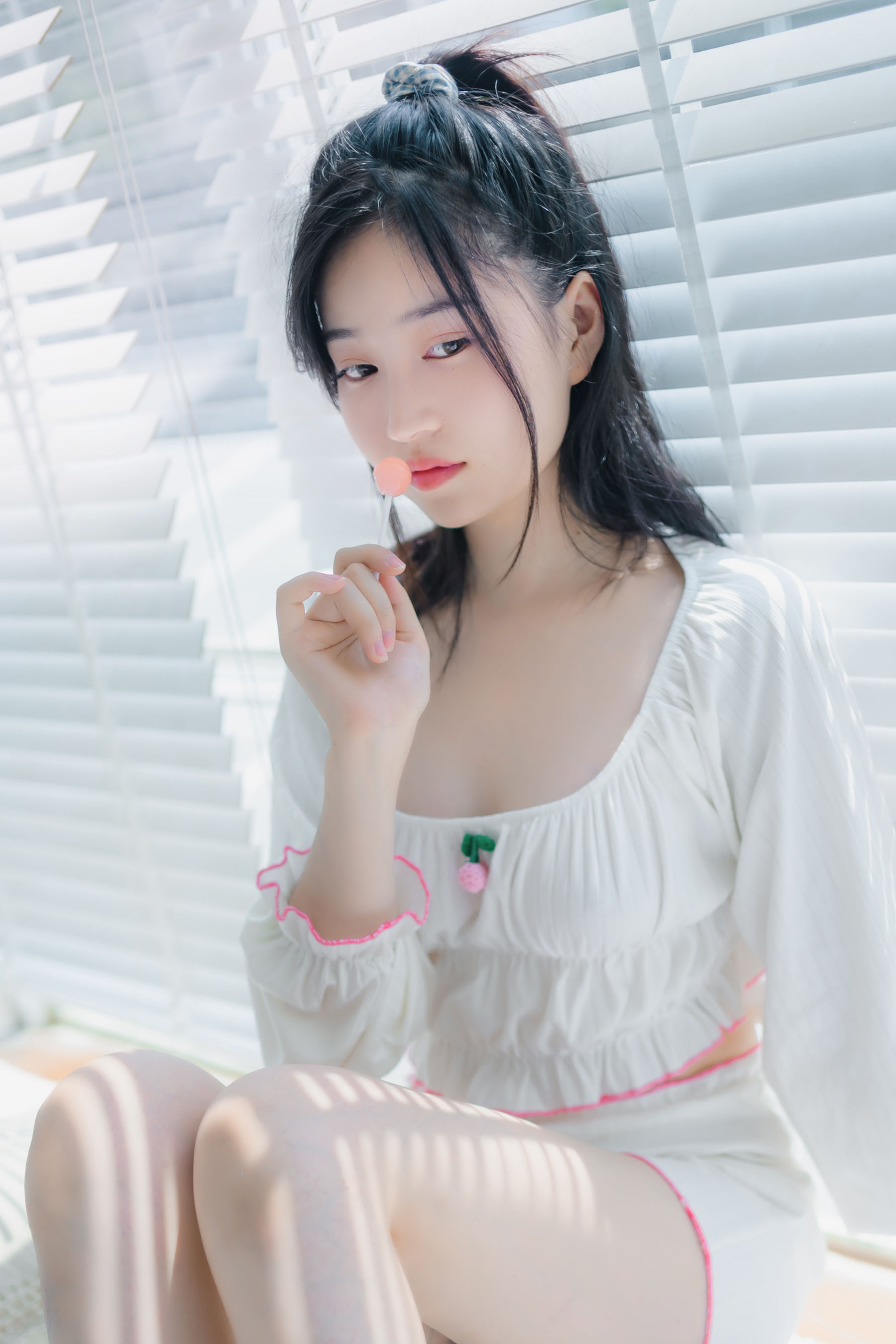 Nnian - 爱吃棒棒糖的少女