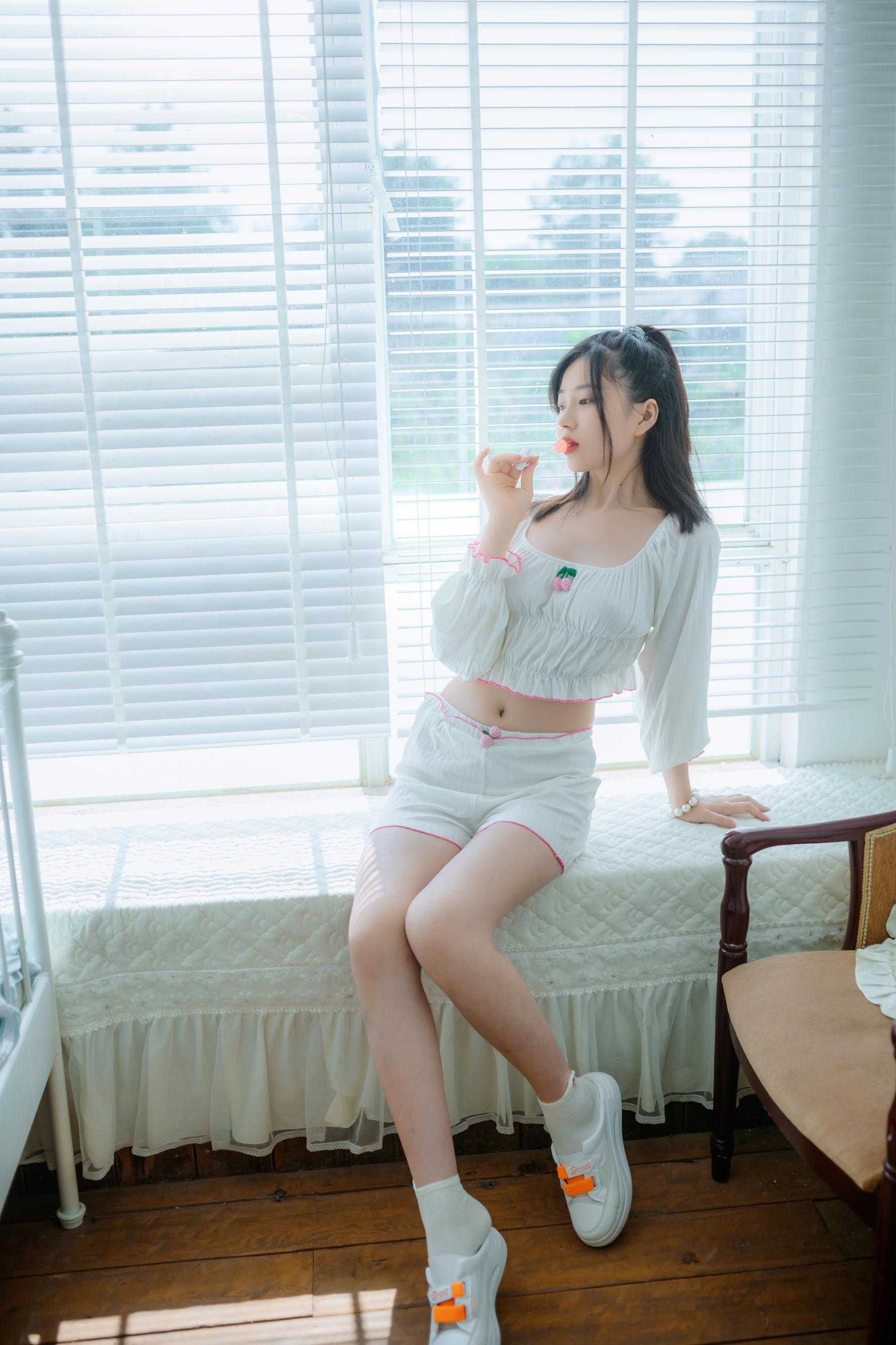 Nnian - 爱吃棒棒糖的少女