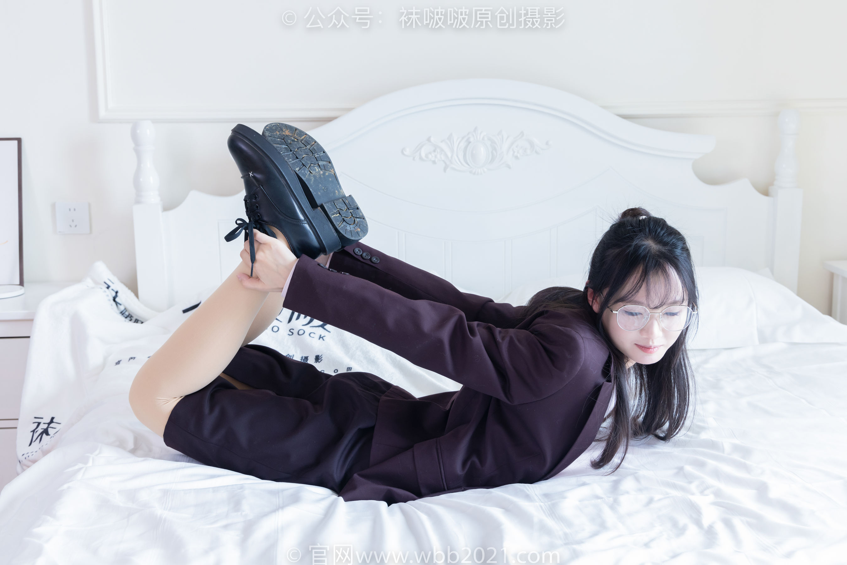 BoBoSocks袜啵啵 No.362 甜甜圈 -两双皮鞋、厚肉丝、厚黑丝、ol制服