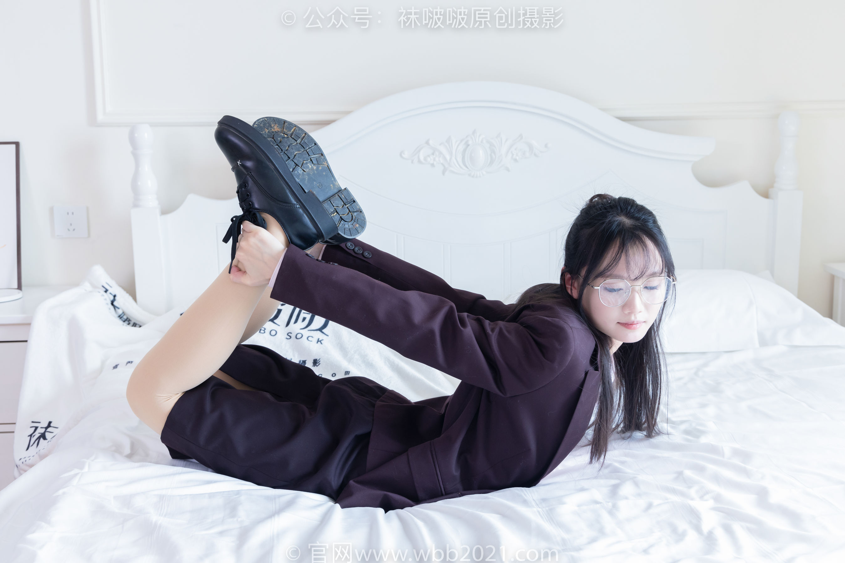 BoBoSocks袜啵啵 No.362 甜甜圈 -两双皮鞋、厚肉丝、厚黑丝、ol制服