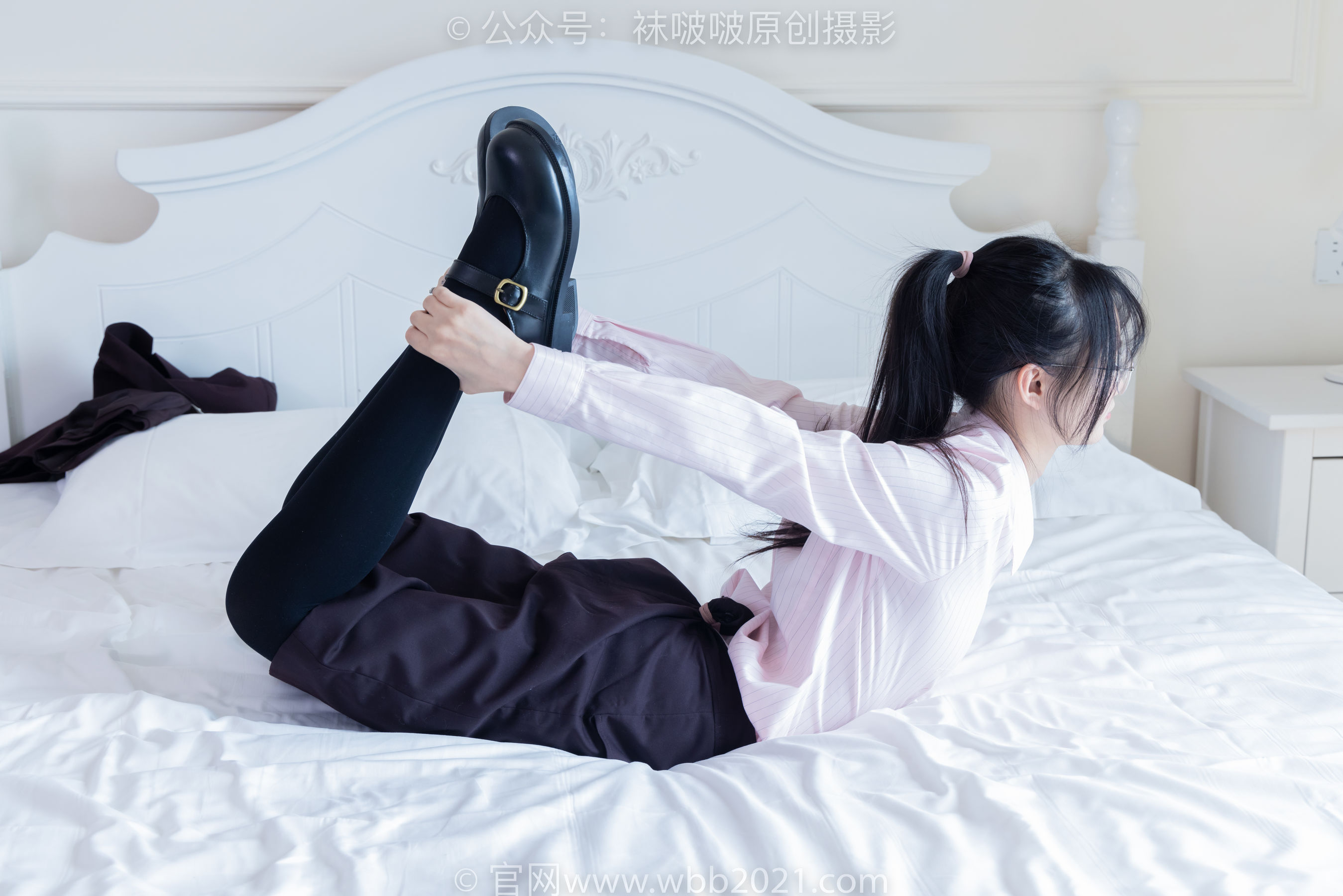 BoBoSocks袜啵啵 No.362 甜甜圈 -两双皮鞋、厚肉丝、厚黑丝、ol制服