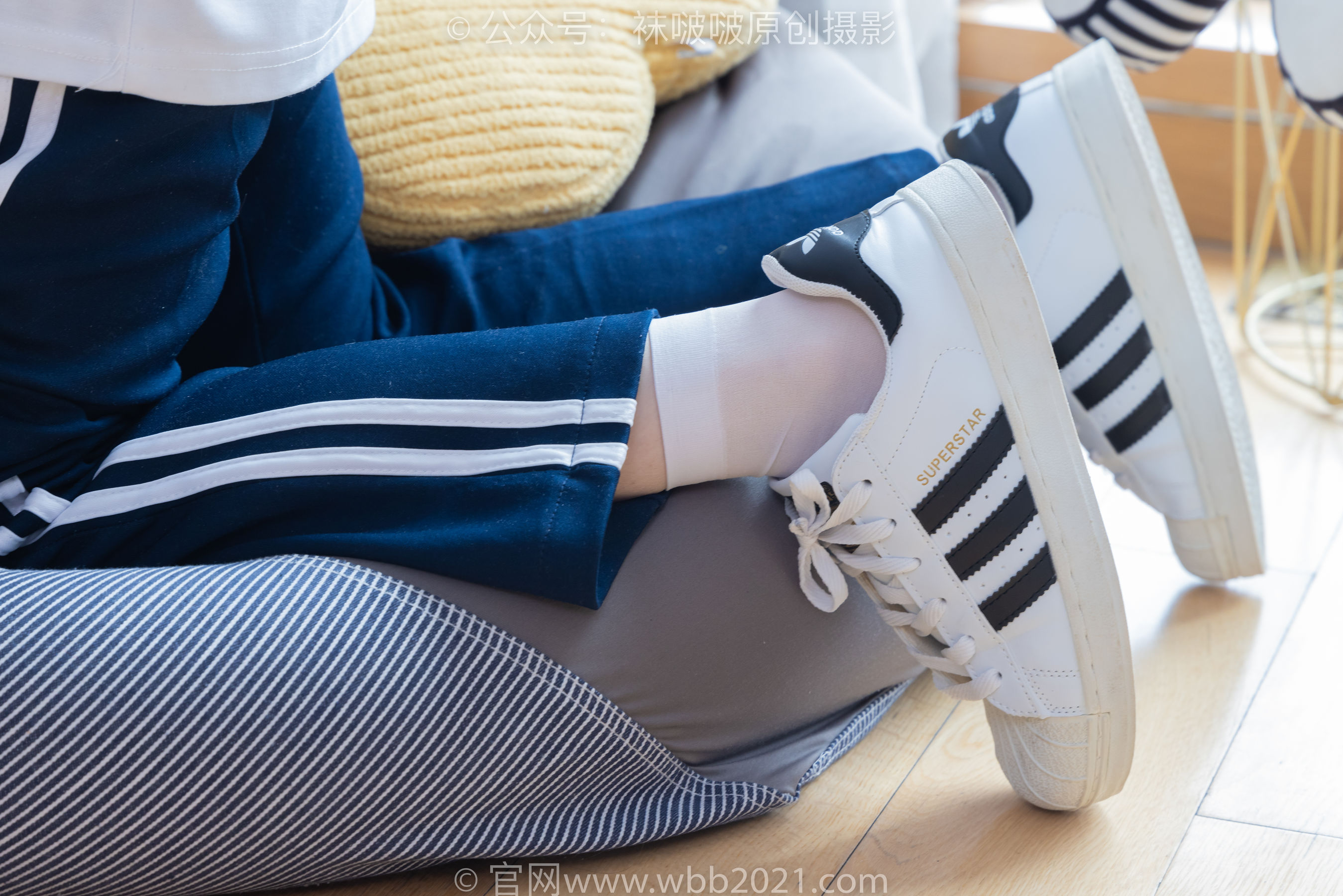 BoBoSocks袜啵啵 No.366 甜甜圈 -三双板鞋、白棉袜、短白丝