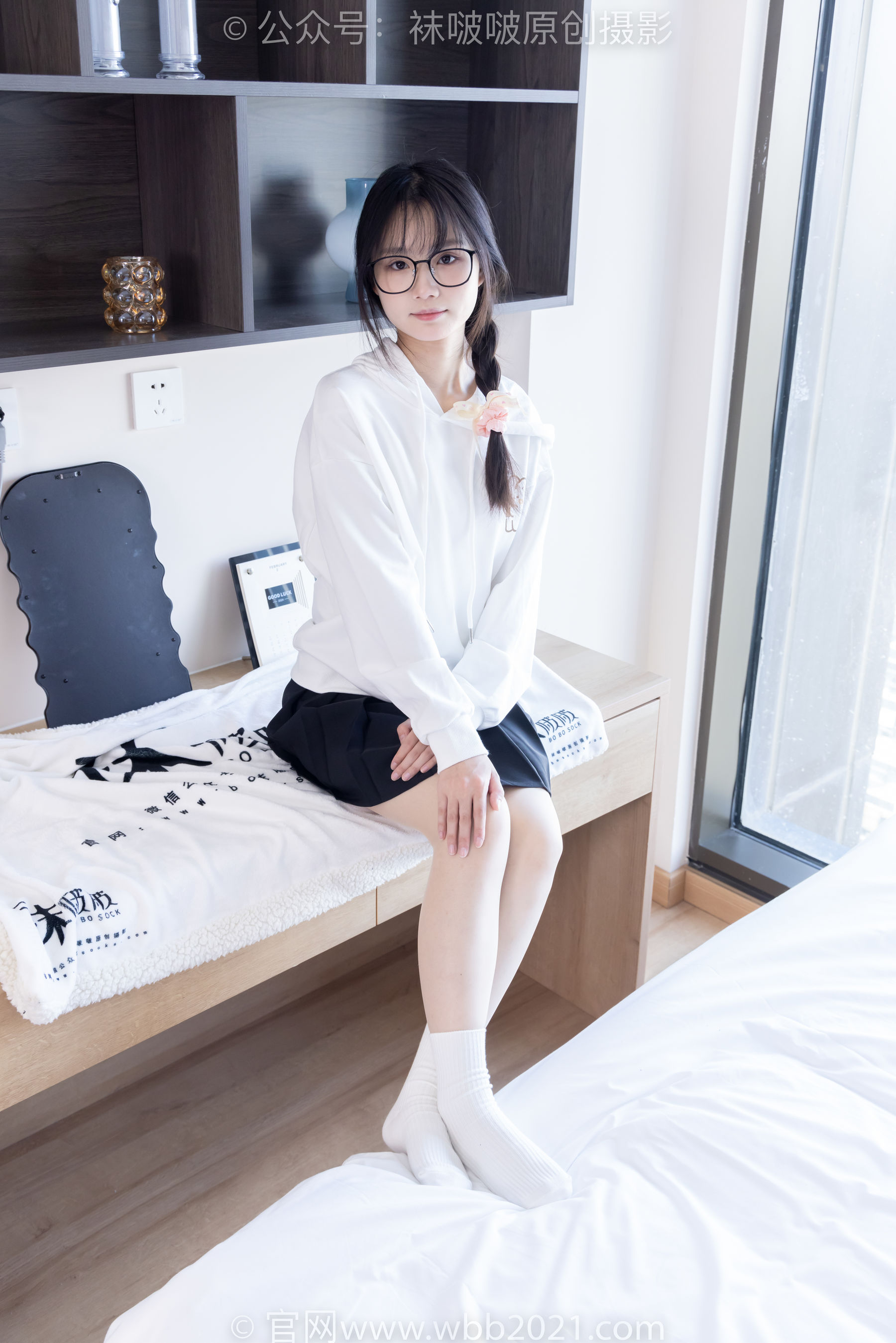 BoBoSocks袜啵啵 No.368 甜甜圈 -运动鞋、白棉袜、油亮肉丝