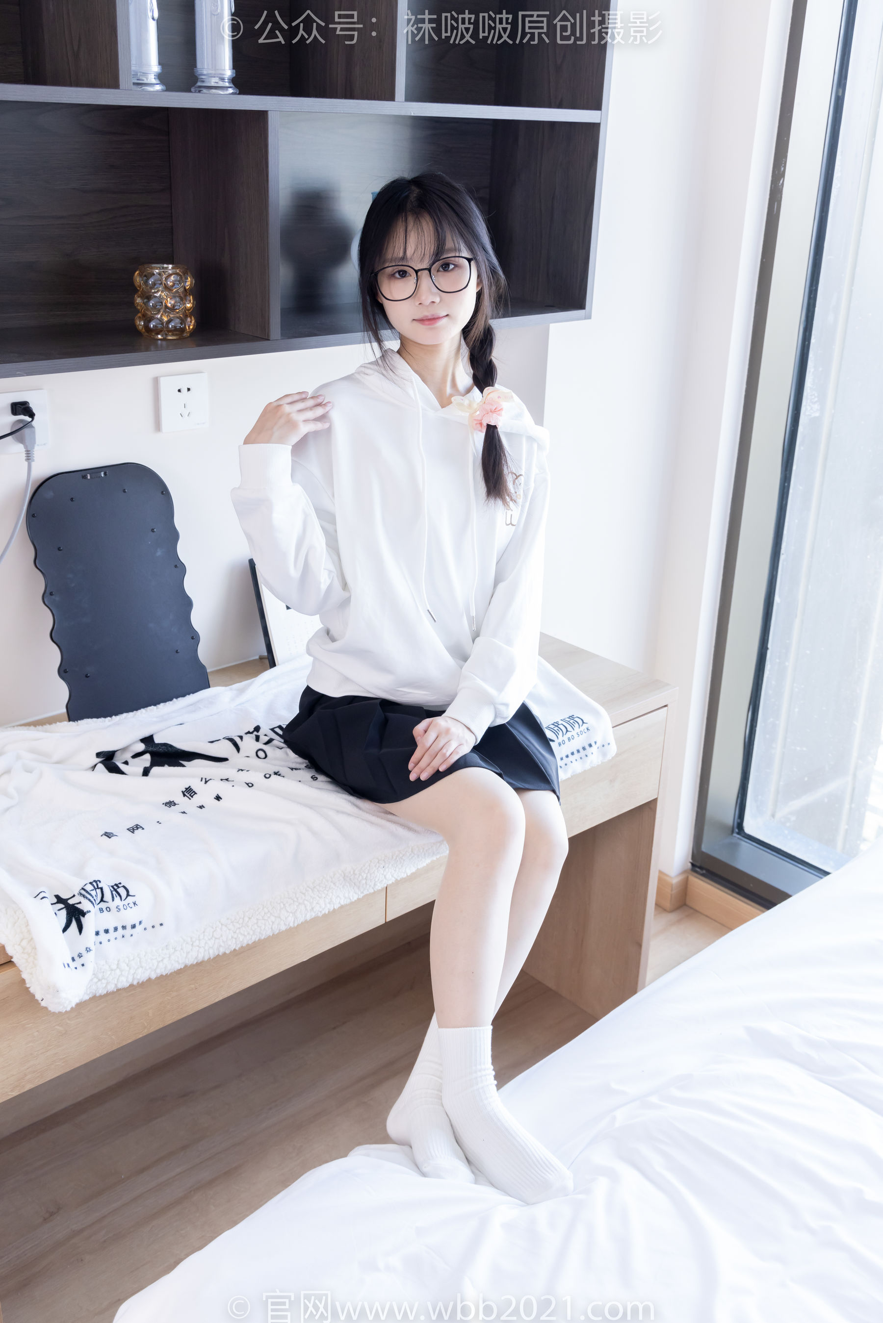 BoBoSocks袜啵啵 No.368 甜甜圈 -运动鞋、白棉袜、油亮肉丝