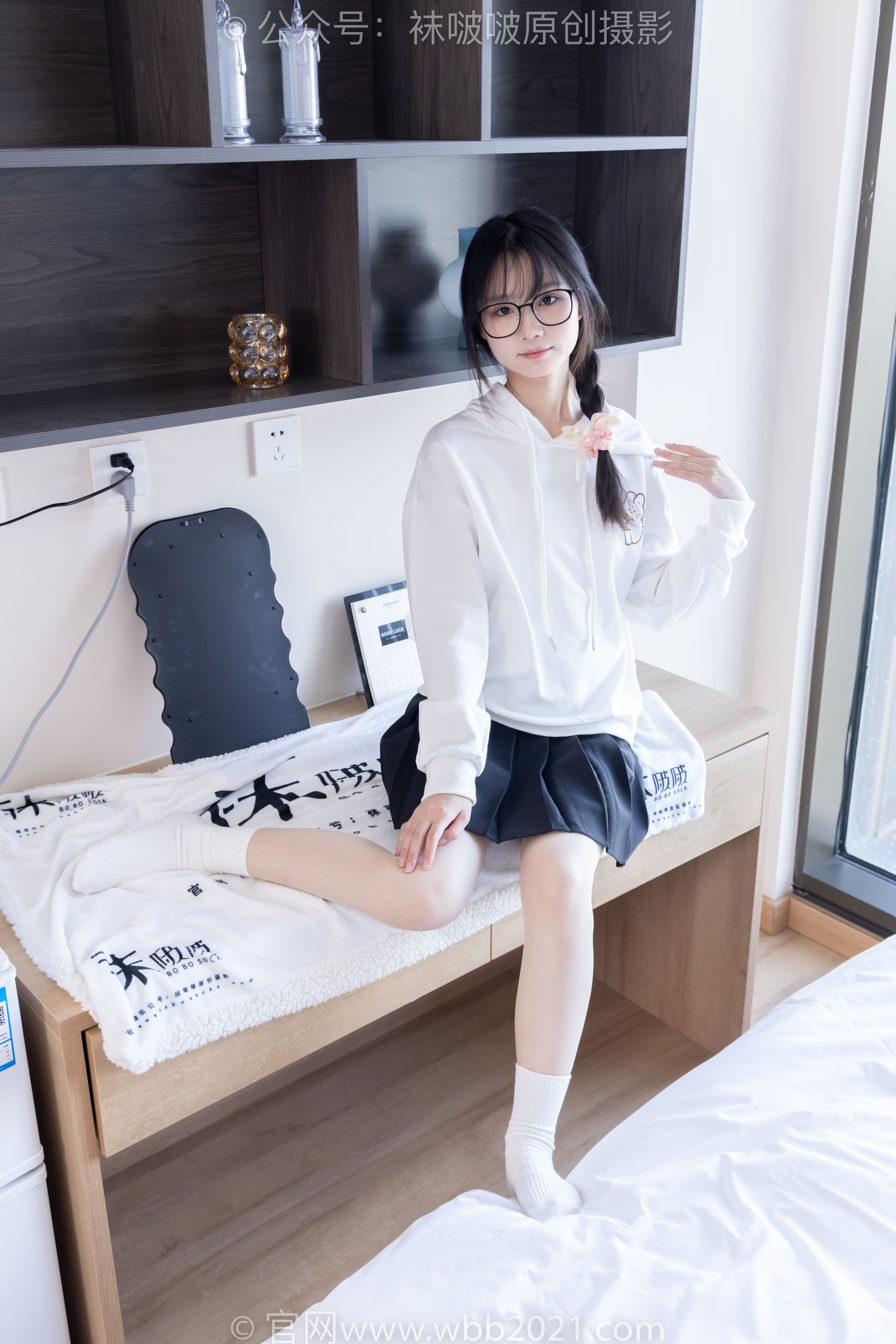 BoBoSocks袜啵啵 No.368 甜甜圈 -运动鞋、白棉袜、油亮肉丝