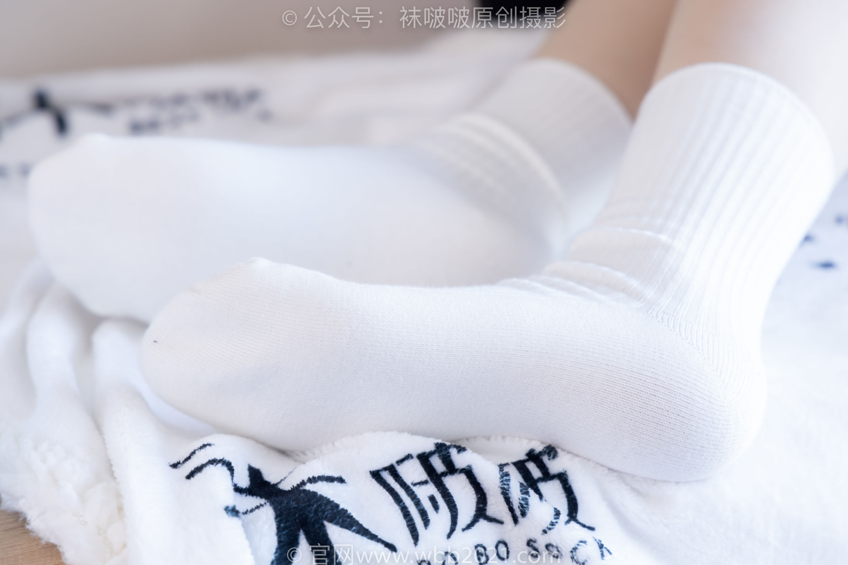 BoBoSocks袜啵啵 No.368 甜甜圈 -运动鞋、白棉袜、油亮肉丝