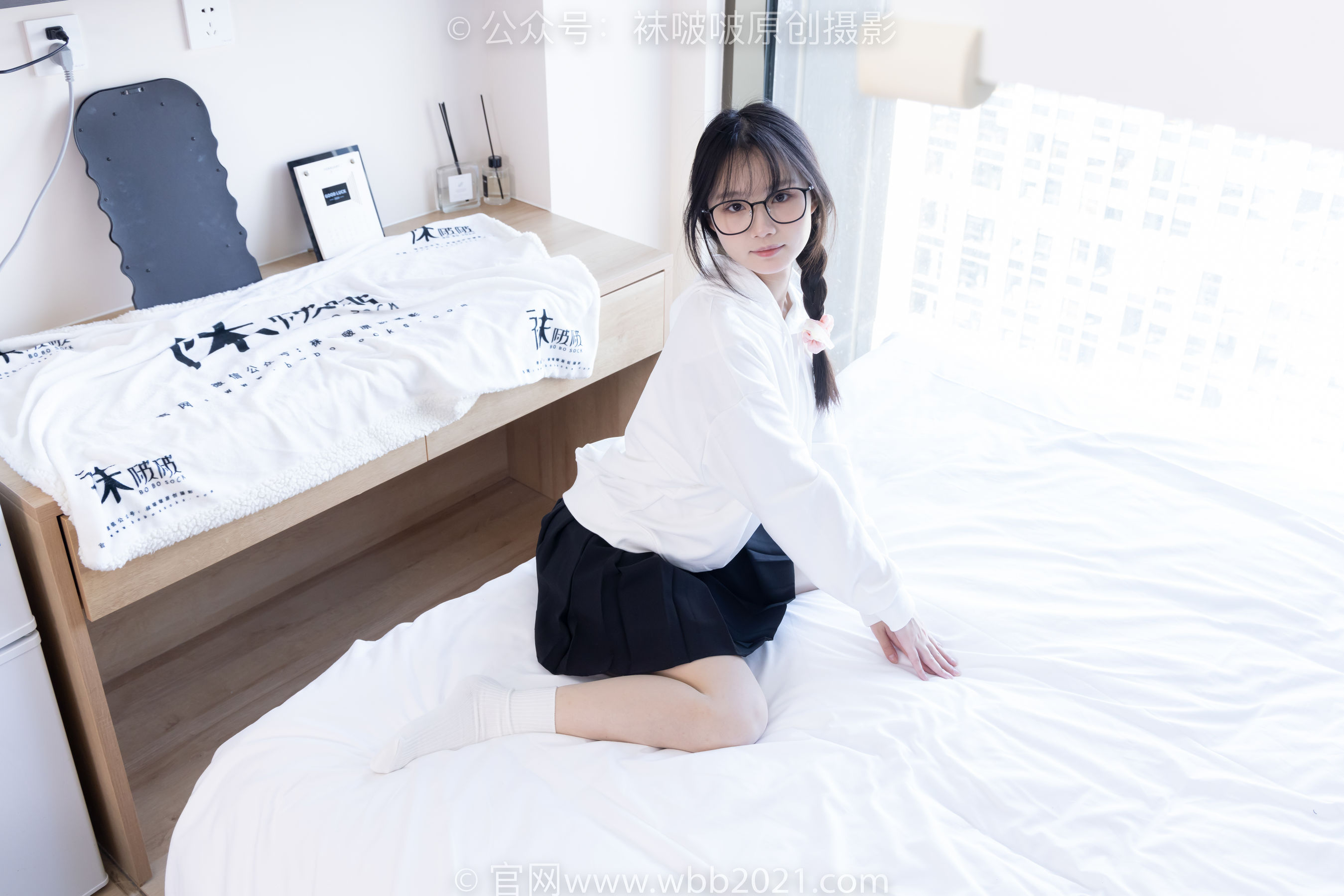 BoBoSocks袜啵啵 No.368 甜甜圈 -运动鞋、白棉袜、油亮肉丝