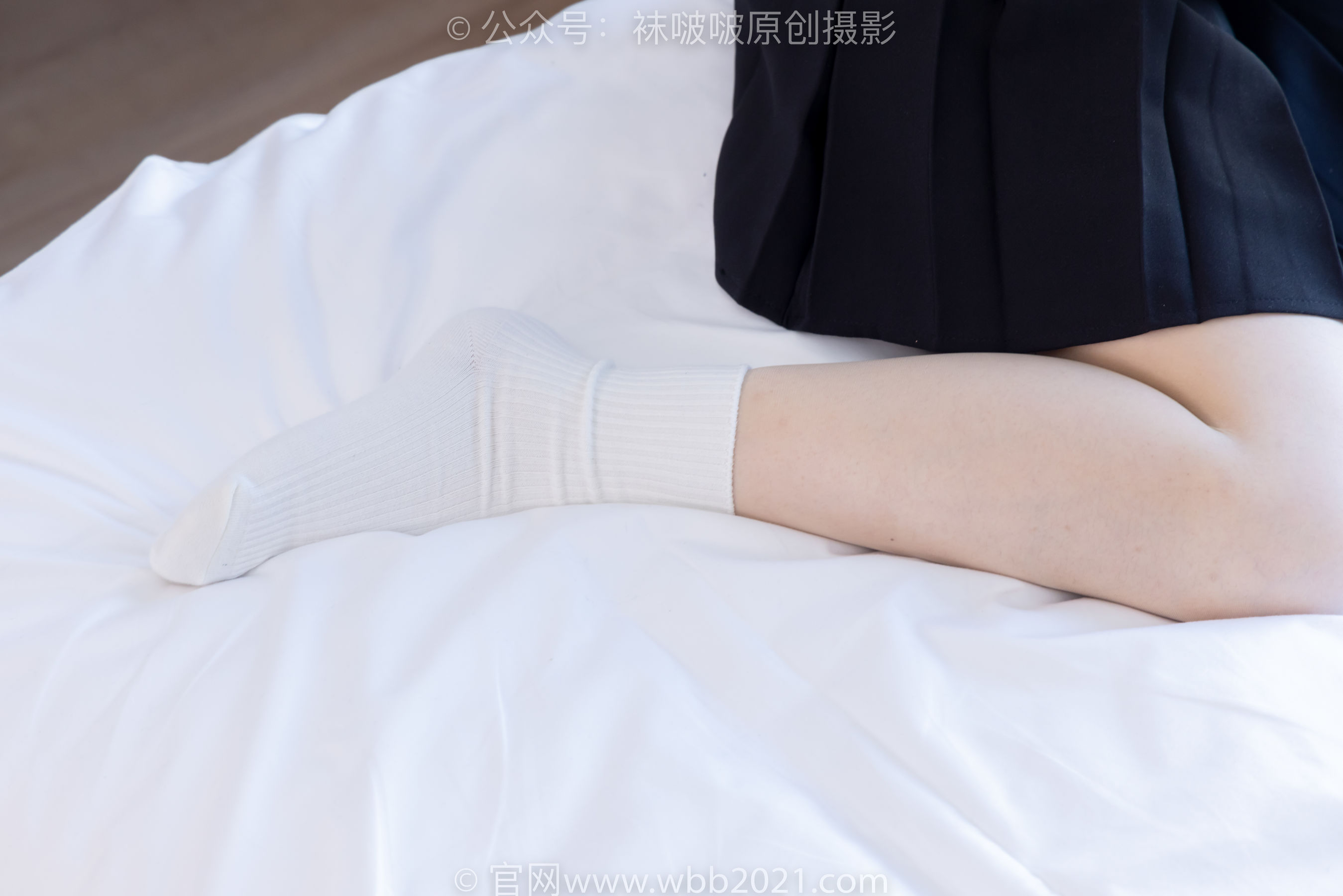 BoBoSocks袜啵啵 No.368 甜甜圈 -运动鞋、白棉袜、油亮肉丝