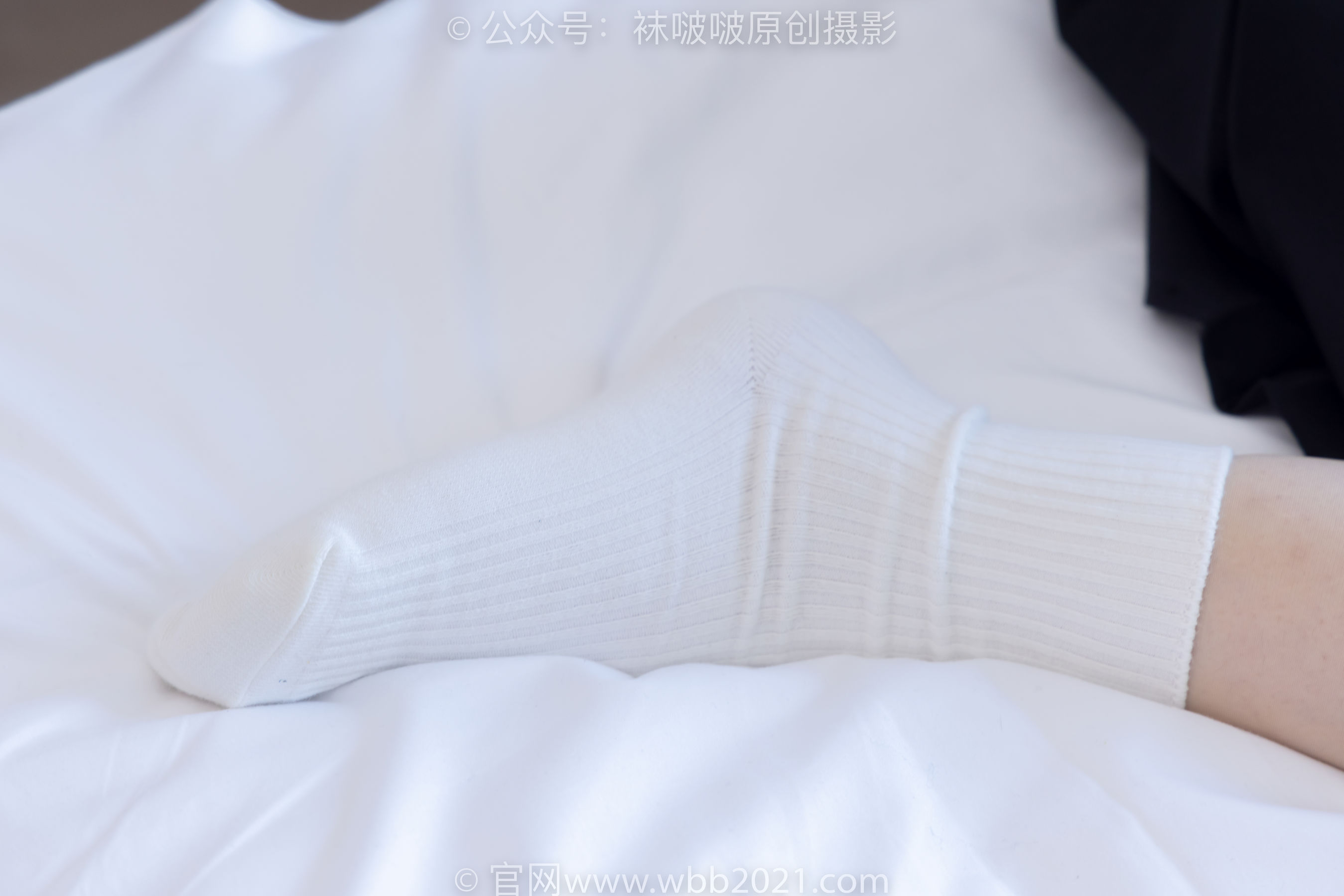 BoBoSocks袜啵啵 No.368 甜甜圈 -运动鞋、白棉袜、油亮肉丝