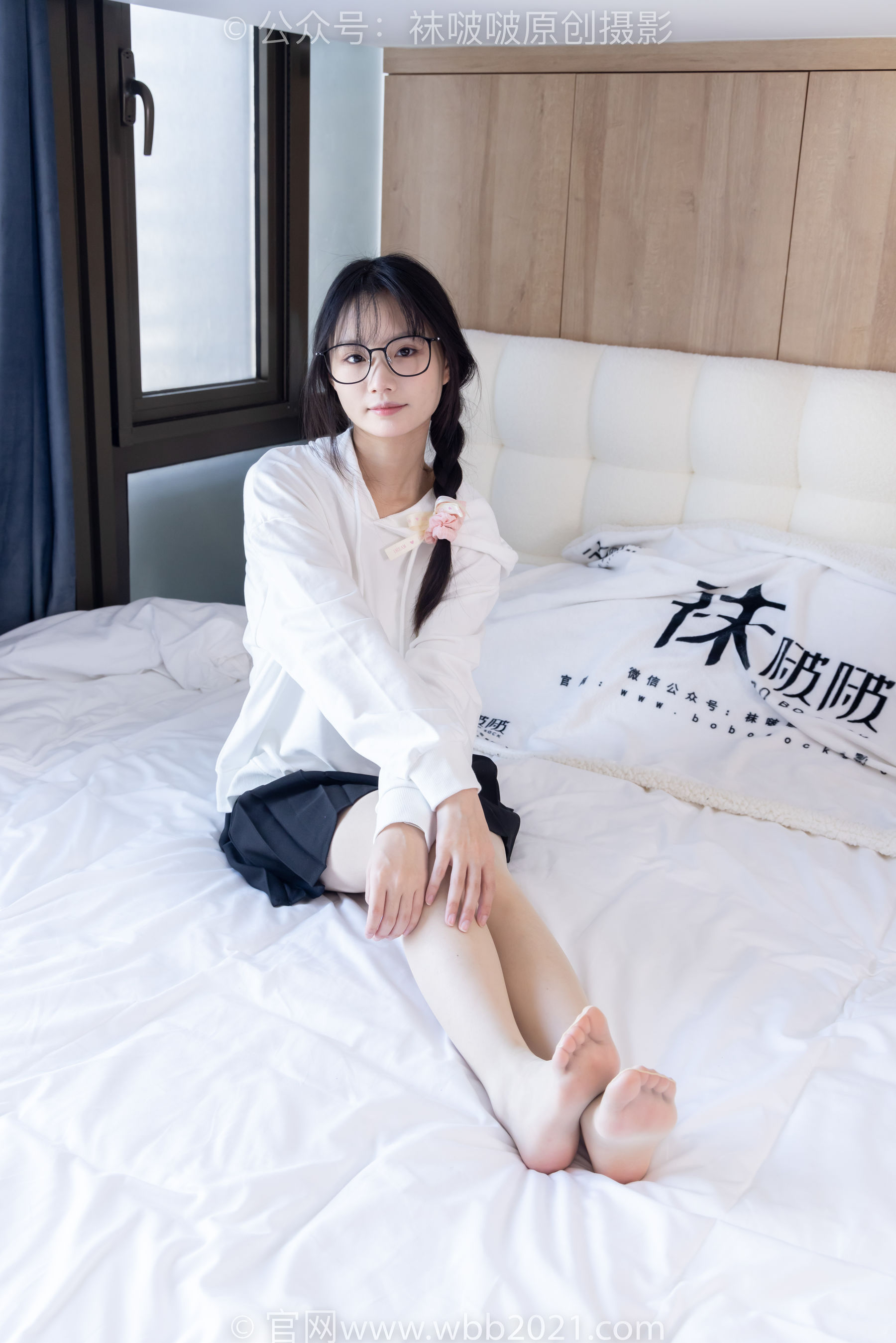 BoBoSocks袜啵啵 No.368 甜甜圈 -运动鞋、白棉袜、油亮肉丝